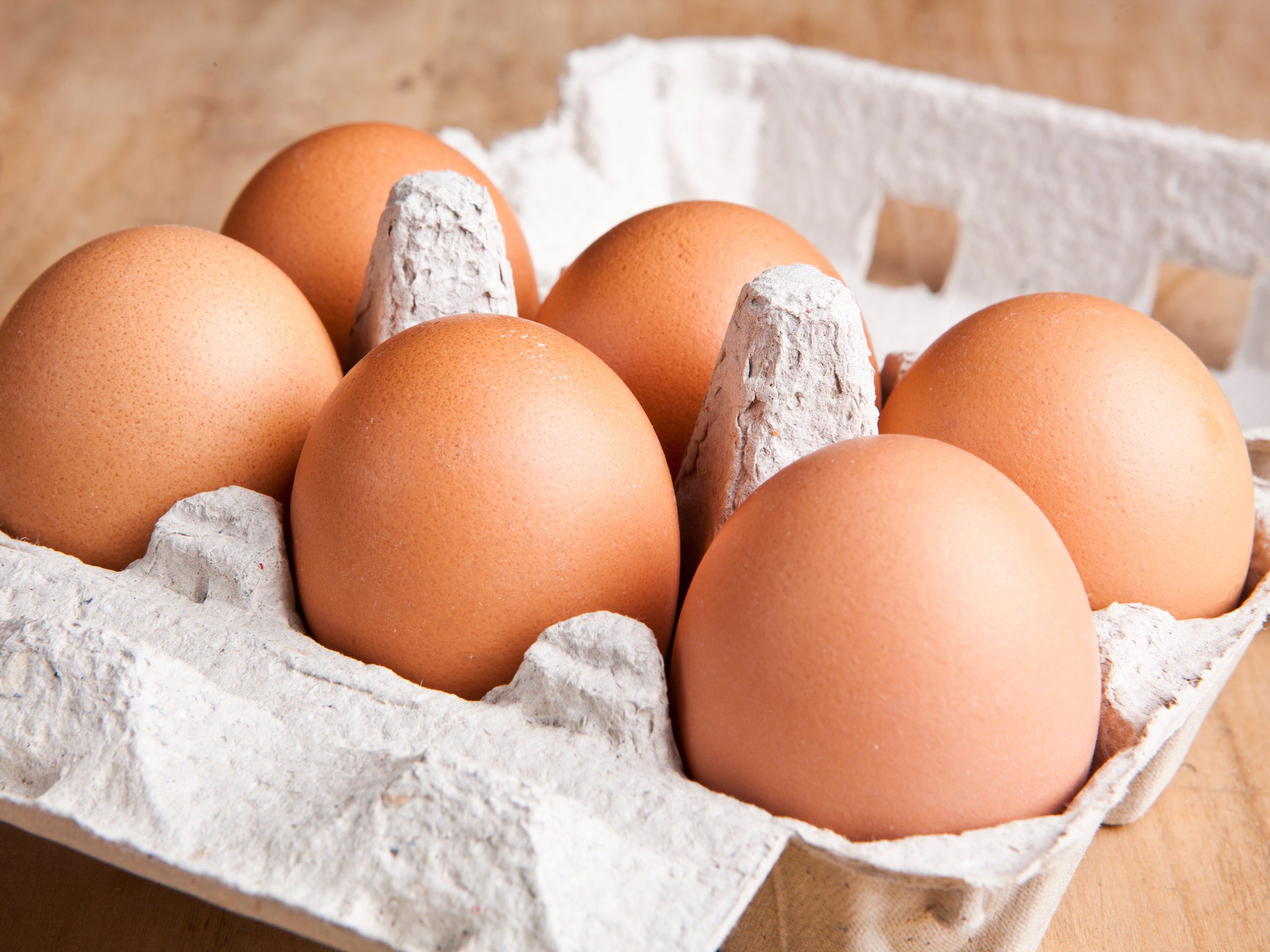 Les oeufs bruns sont-ils plus sains que les oeufs blancs?