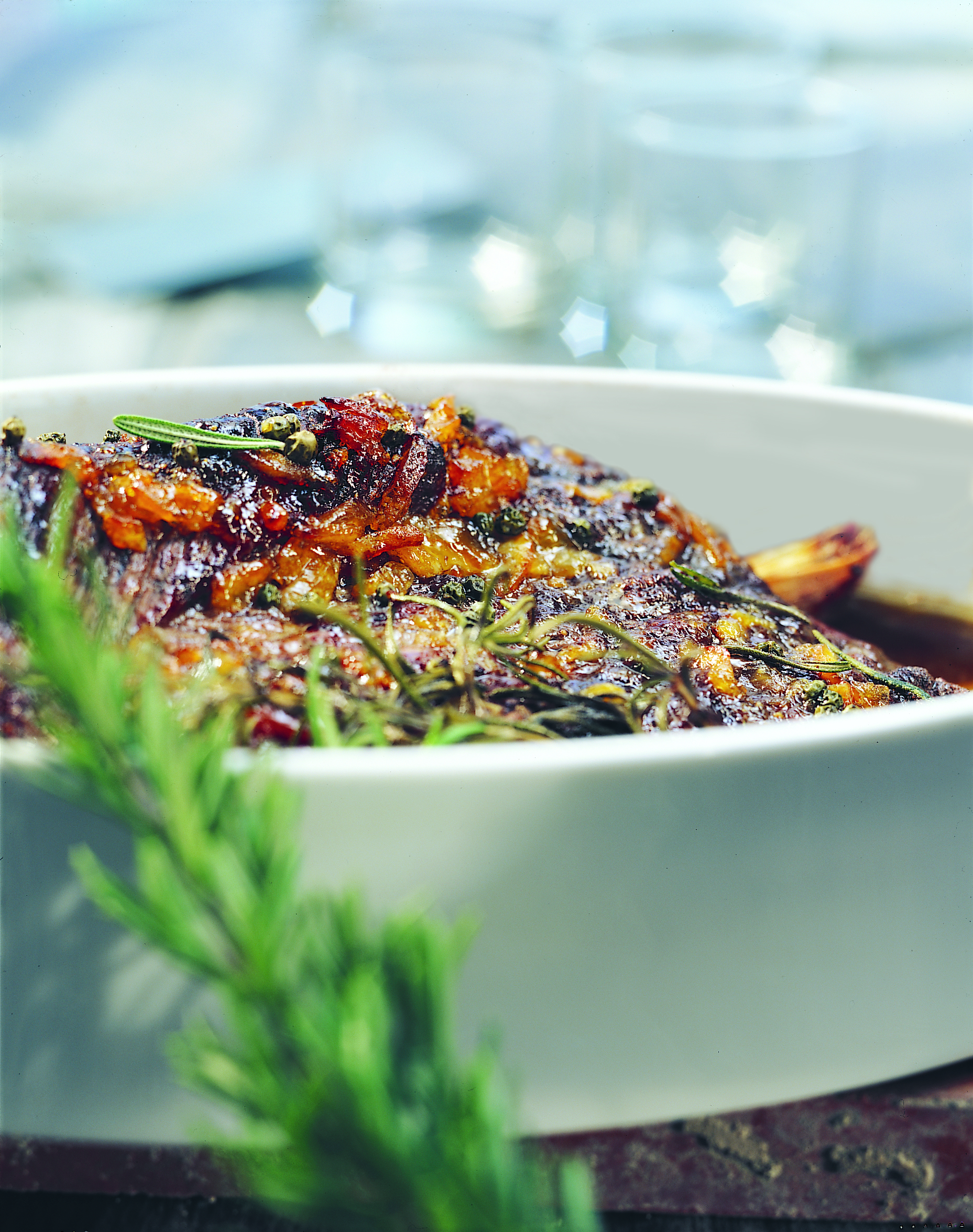 Rôti de boeuf lardé au four avec marinade à l'orange