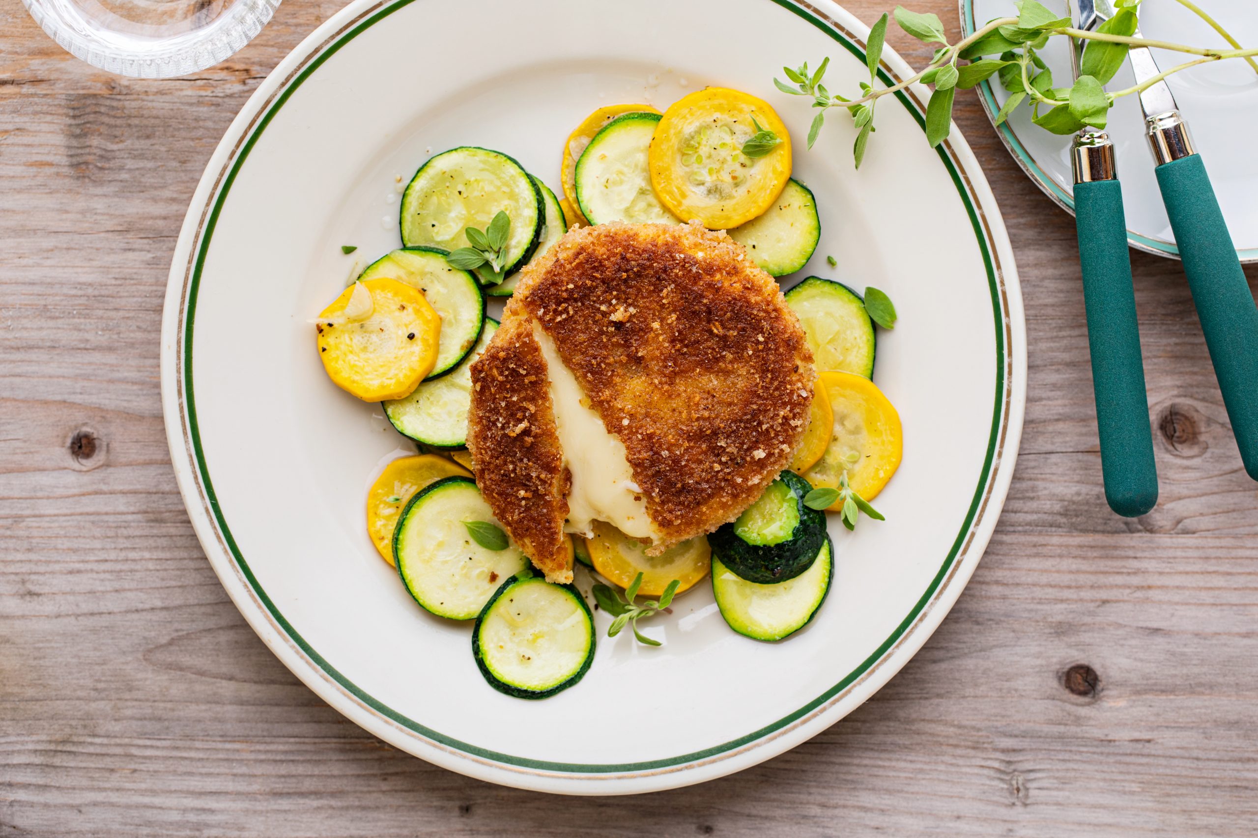 Salade de courgettes et tomme panée (low carb)