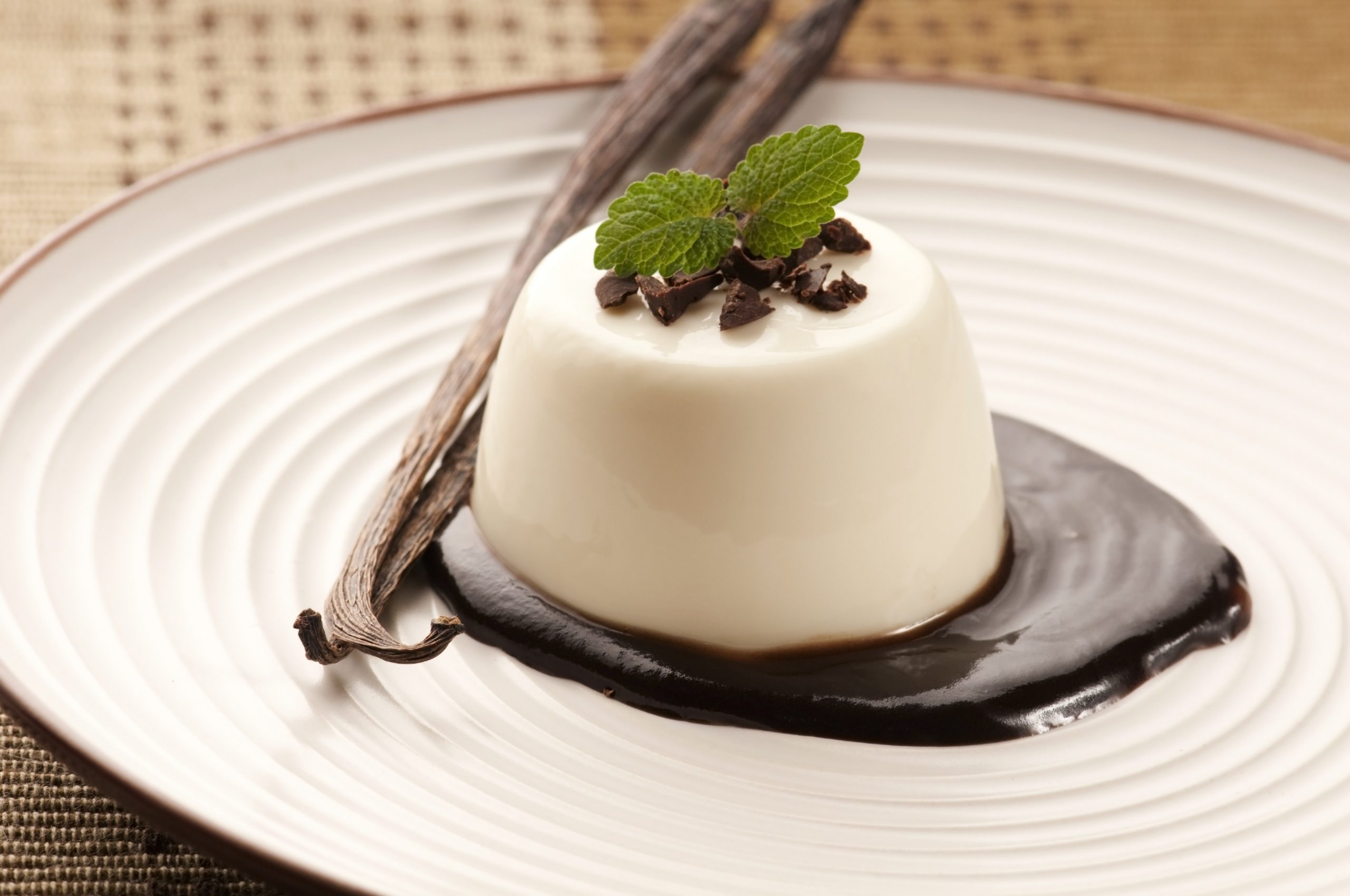 Comment avoir des grains de vanille bien répartis dans la panna cotta?
