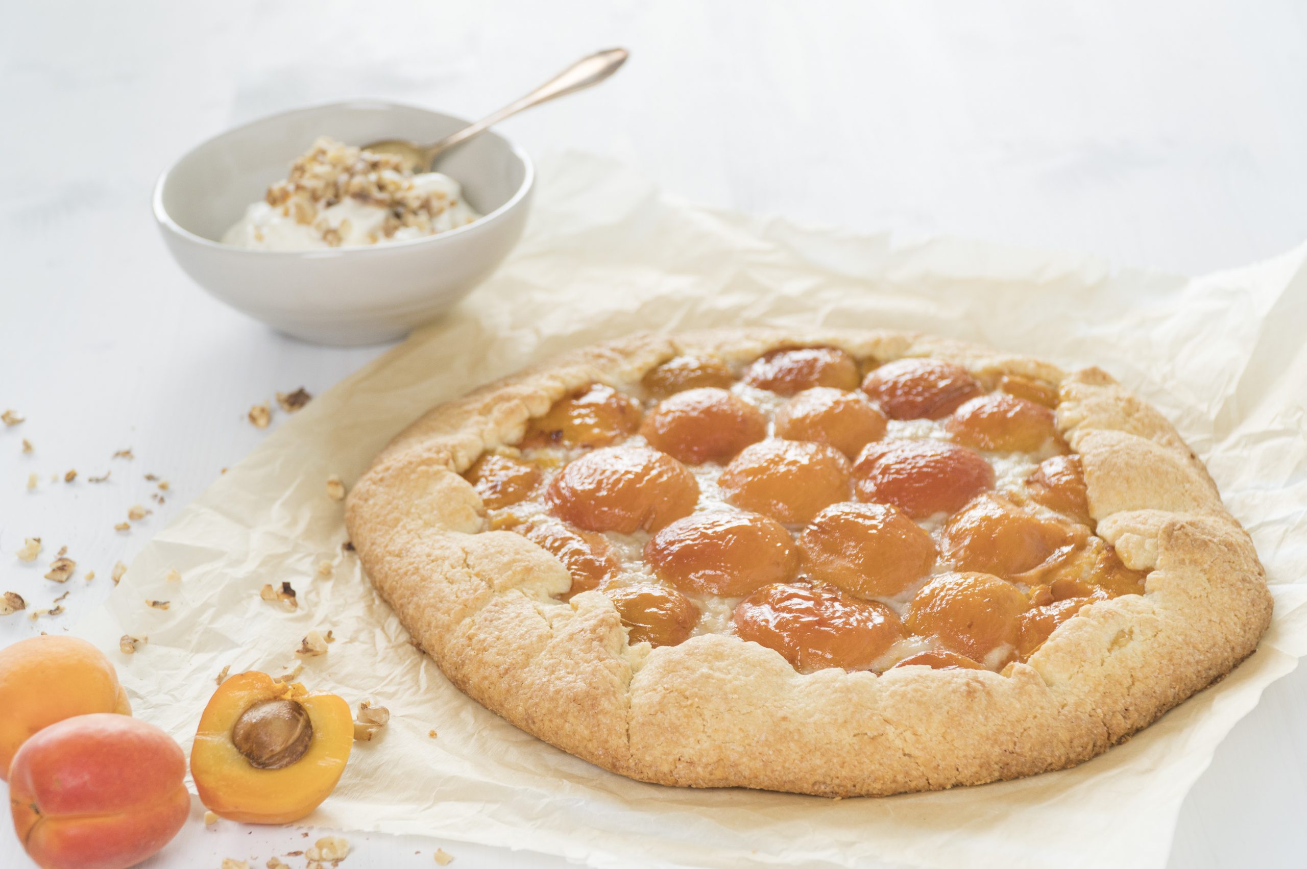 Aprikosen-Marzipan-Kuchen mit Joghurtcrème
