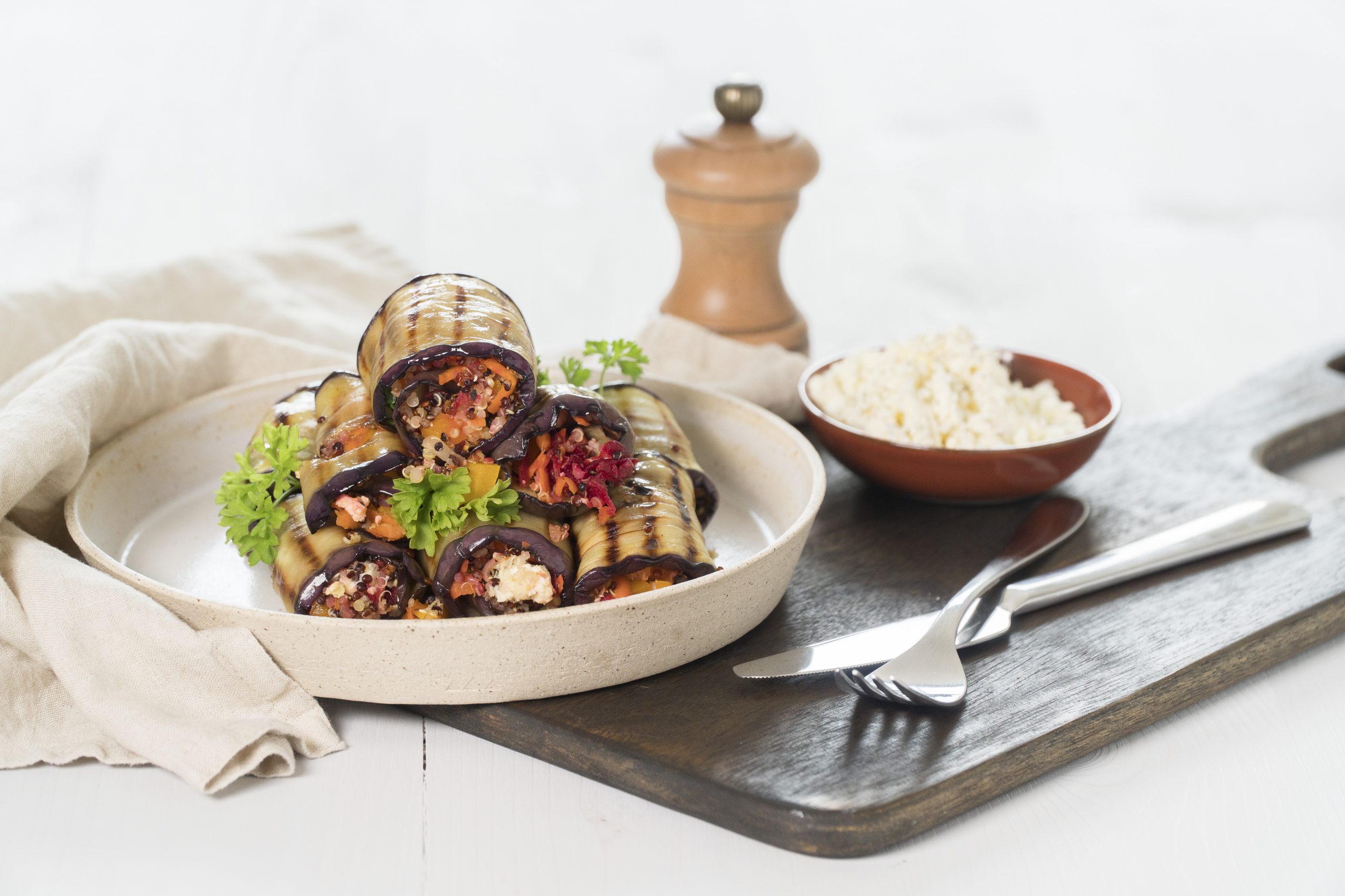 Auberginenrollen mit Quinoa-Frischkäse-Füllung
