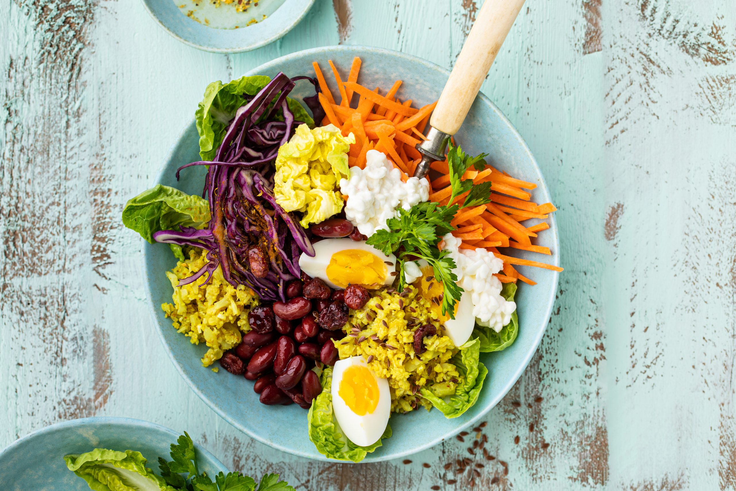 Salad Bowl mit Blumenkohlreis (Low Carb)