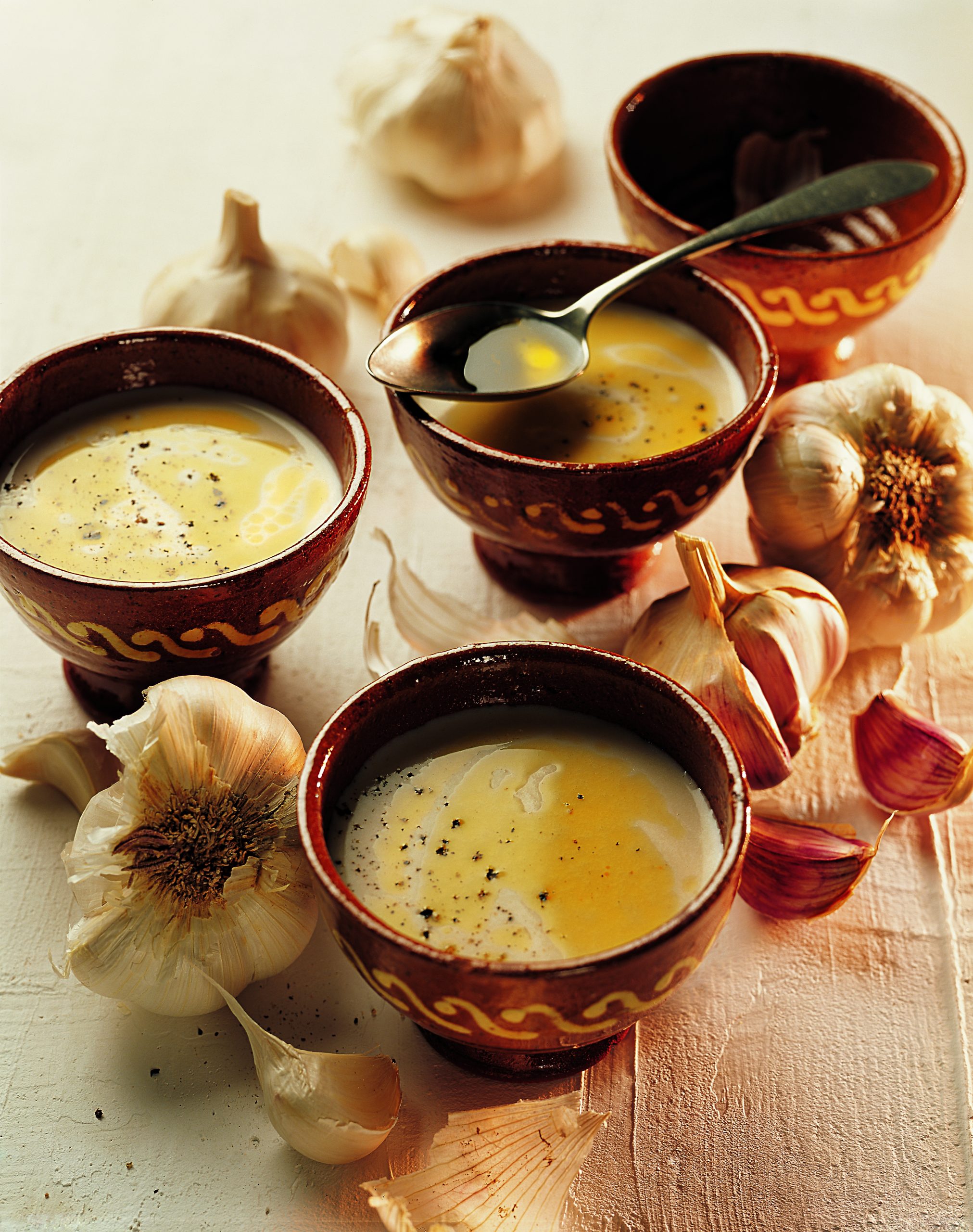 Ajoblanco (gaspacho à l'ail et aux amandes)