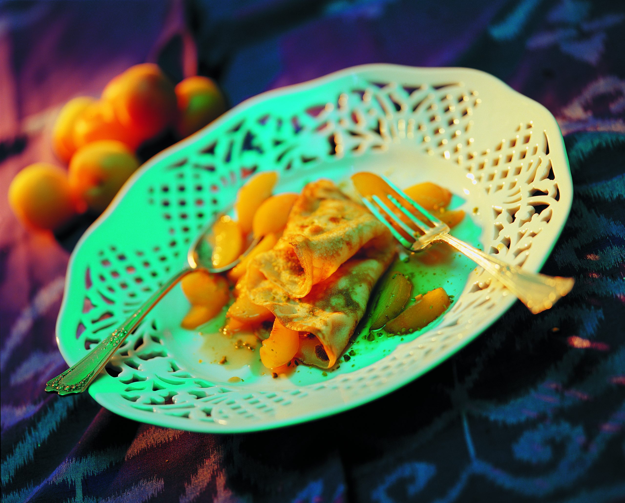 Amaretto-Crêpes mit Caramel-Aprikosen