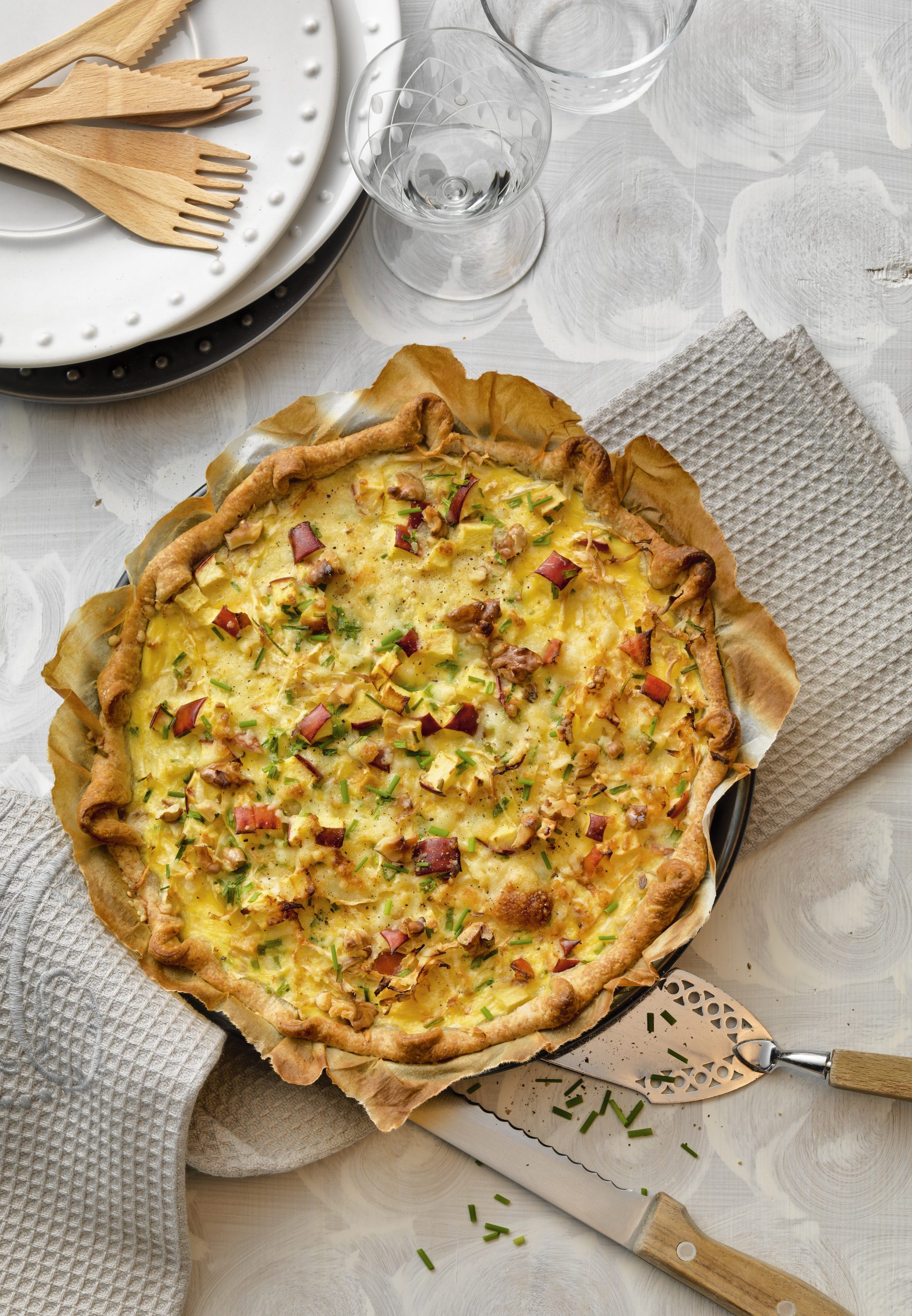 Apfel-Sellerie-Kuchen mit Baumnüssen