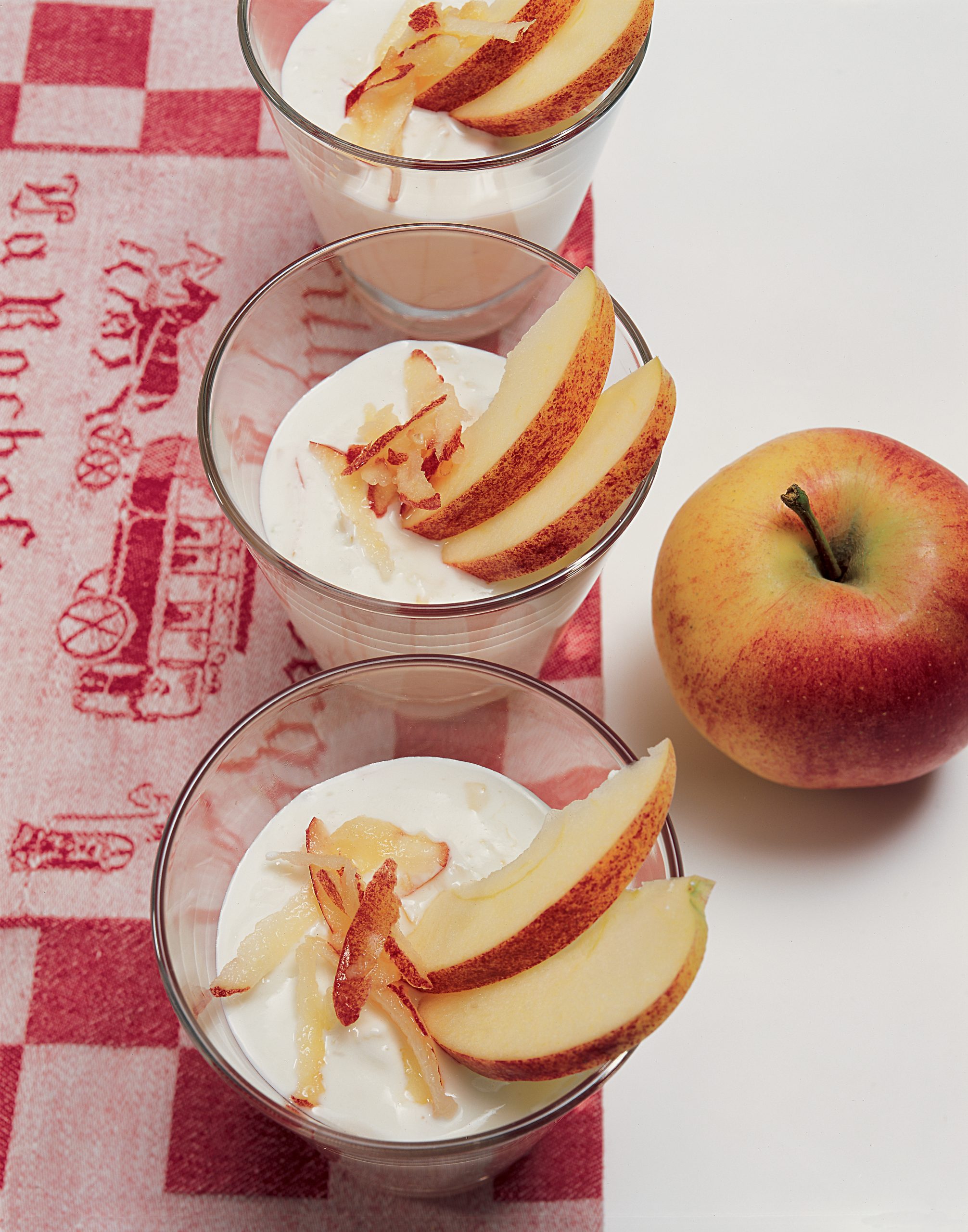 Crème aux pommes et son sirop de fleurs de sureau