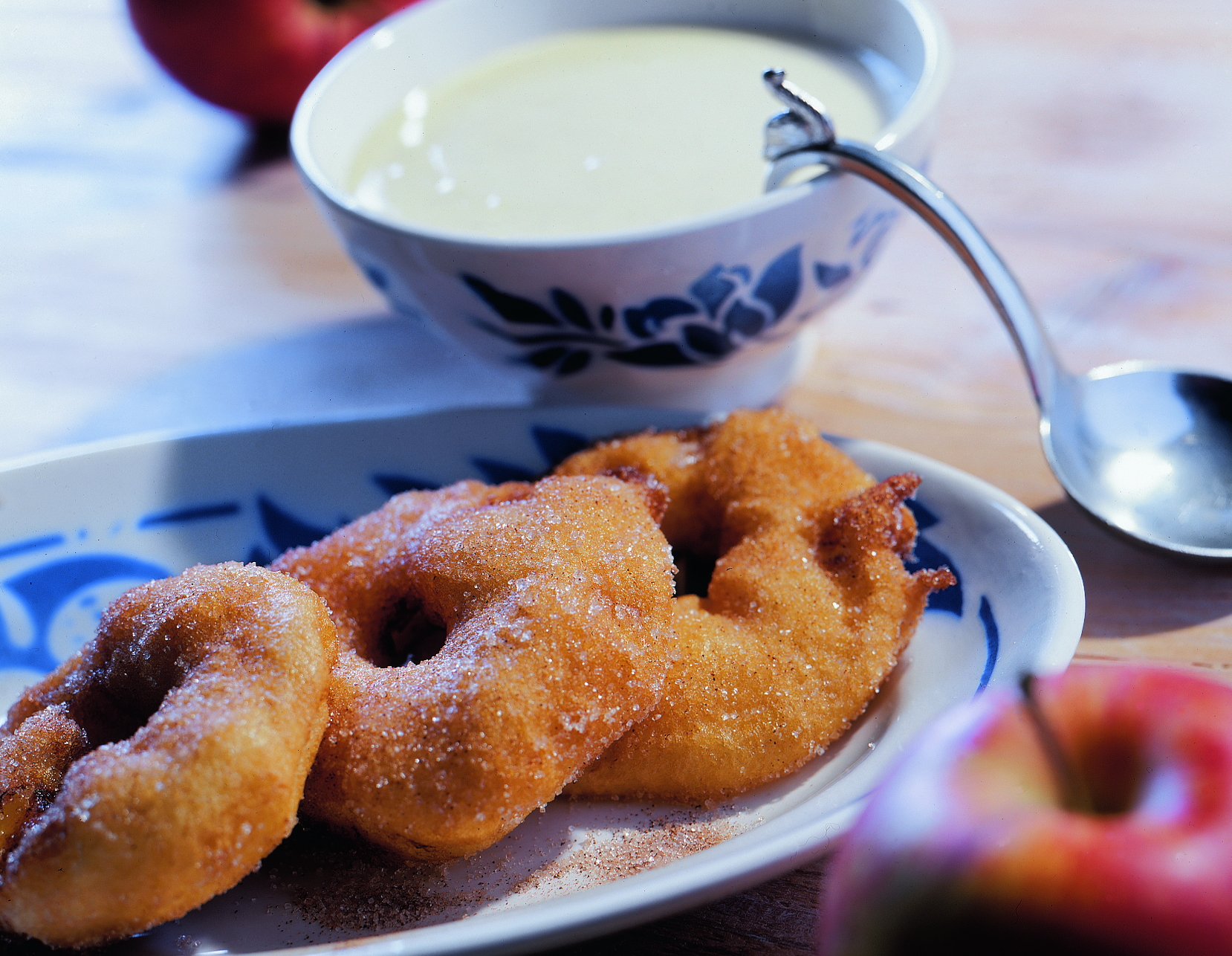 Beignets aux pommes et crème vanille