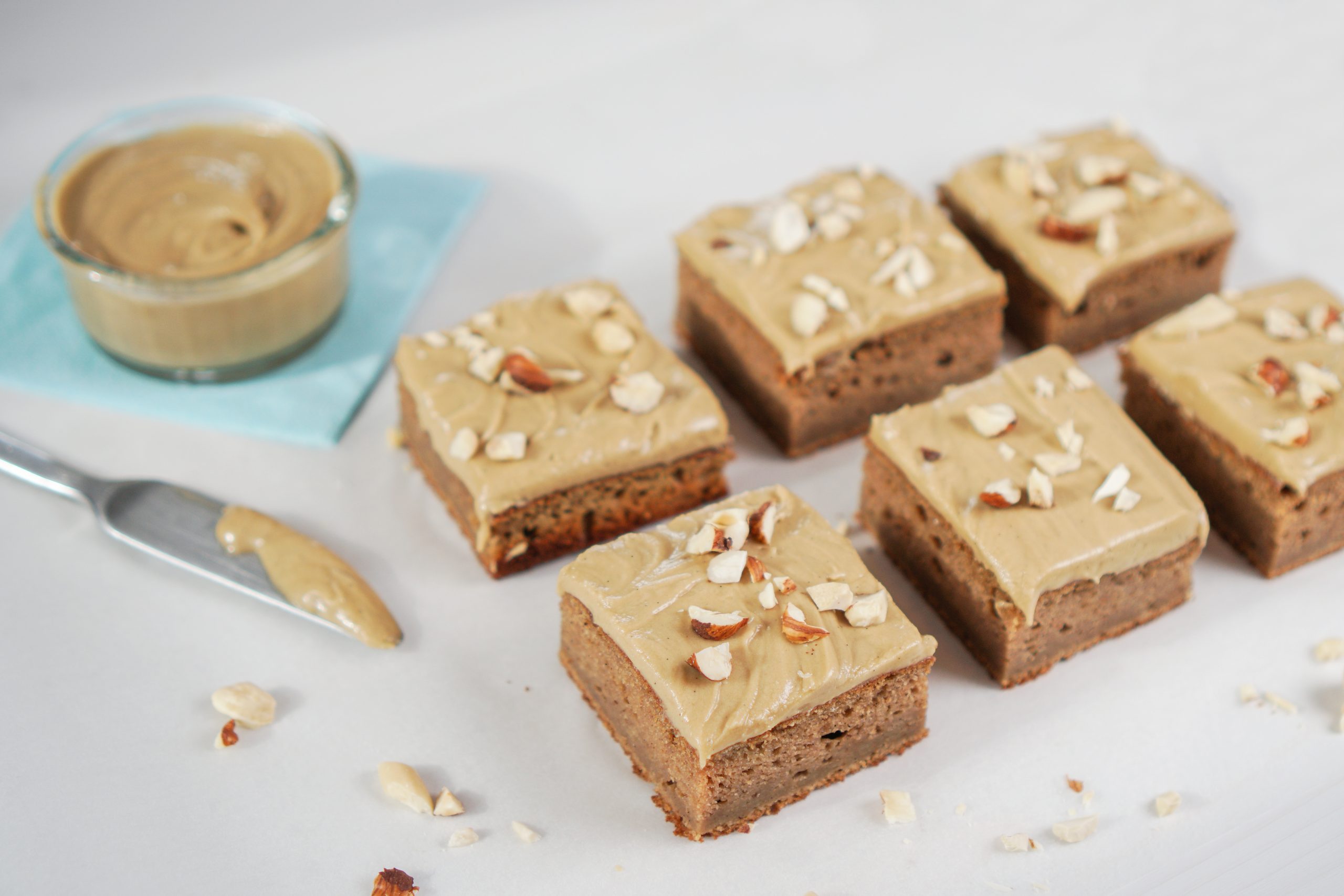 Apfelmuskuchen mit Caramel-Frosting