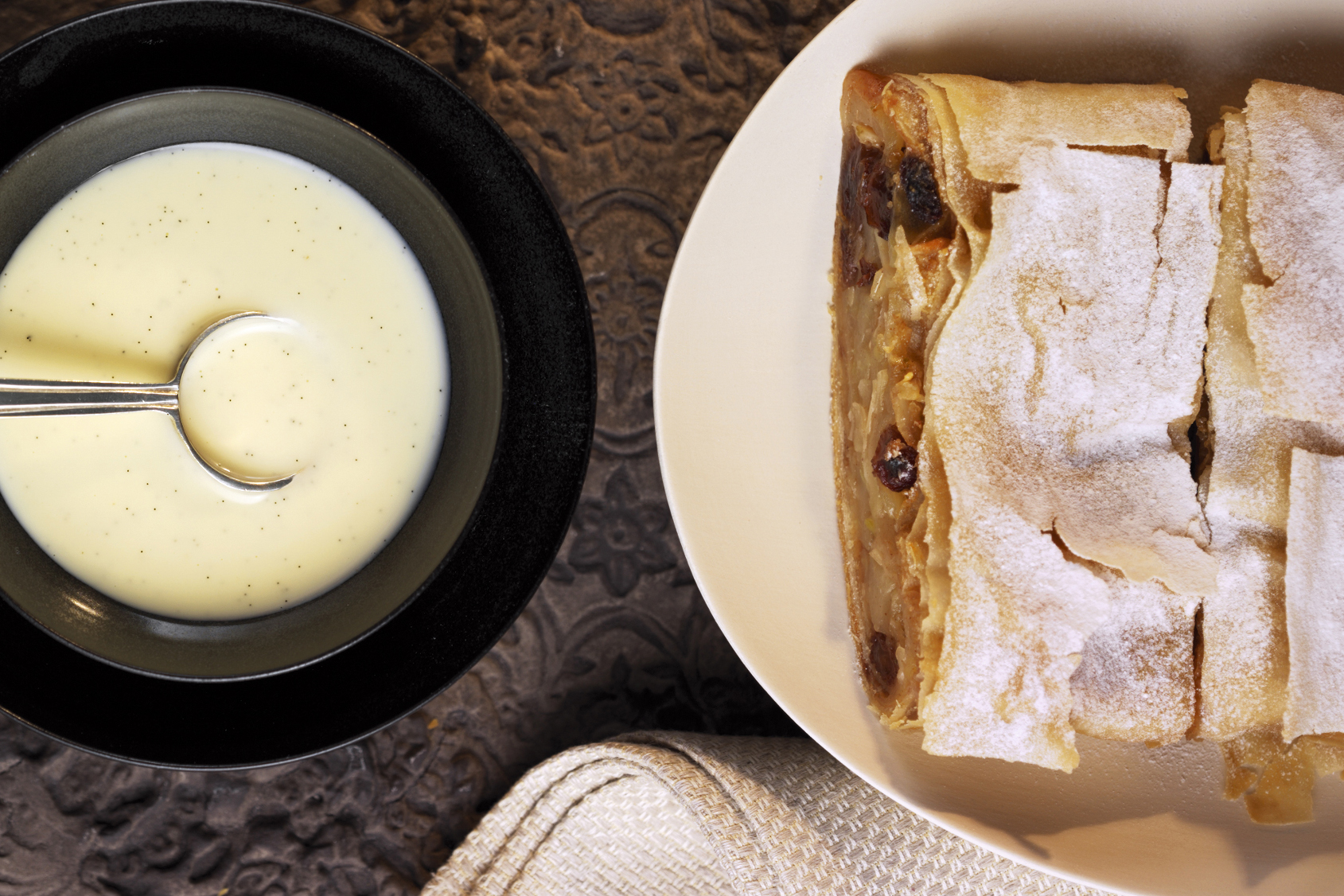 Apfelstrudel mit Vanillesauce