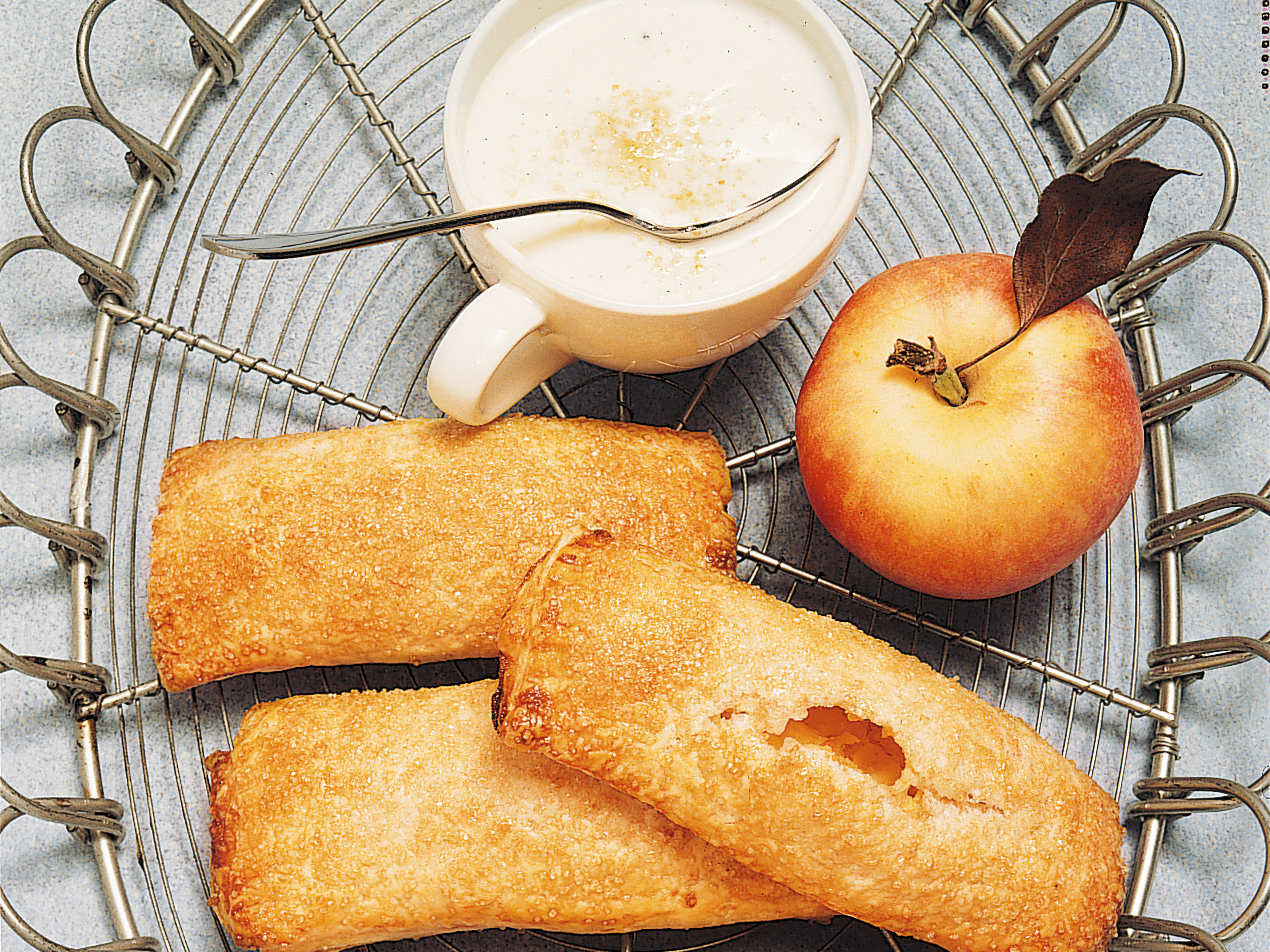 Apfelstrudelchen mit Vanille-Joghurt-Sauce
