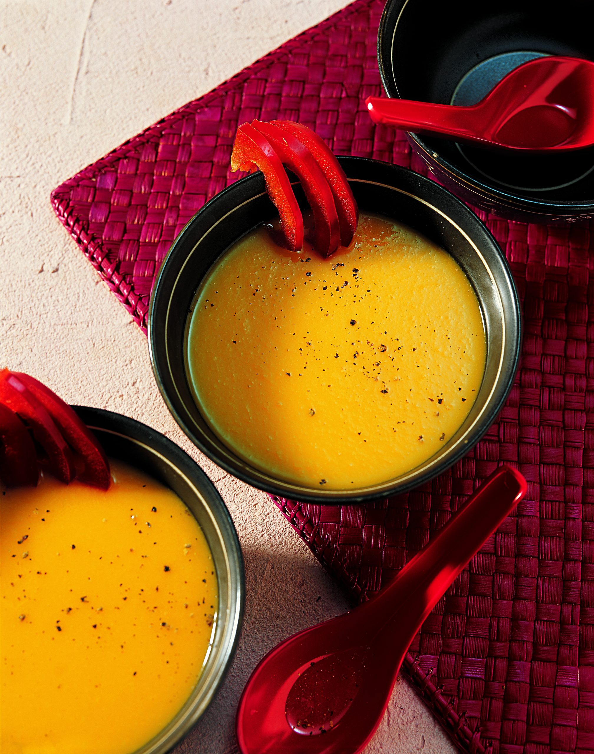 Aprikosen-Peperoni-Suppe
