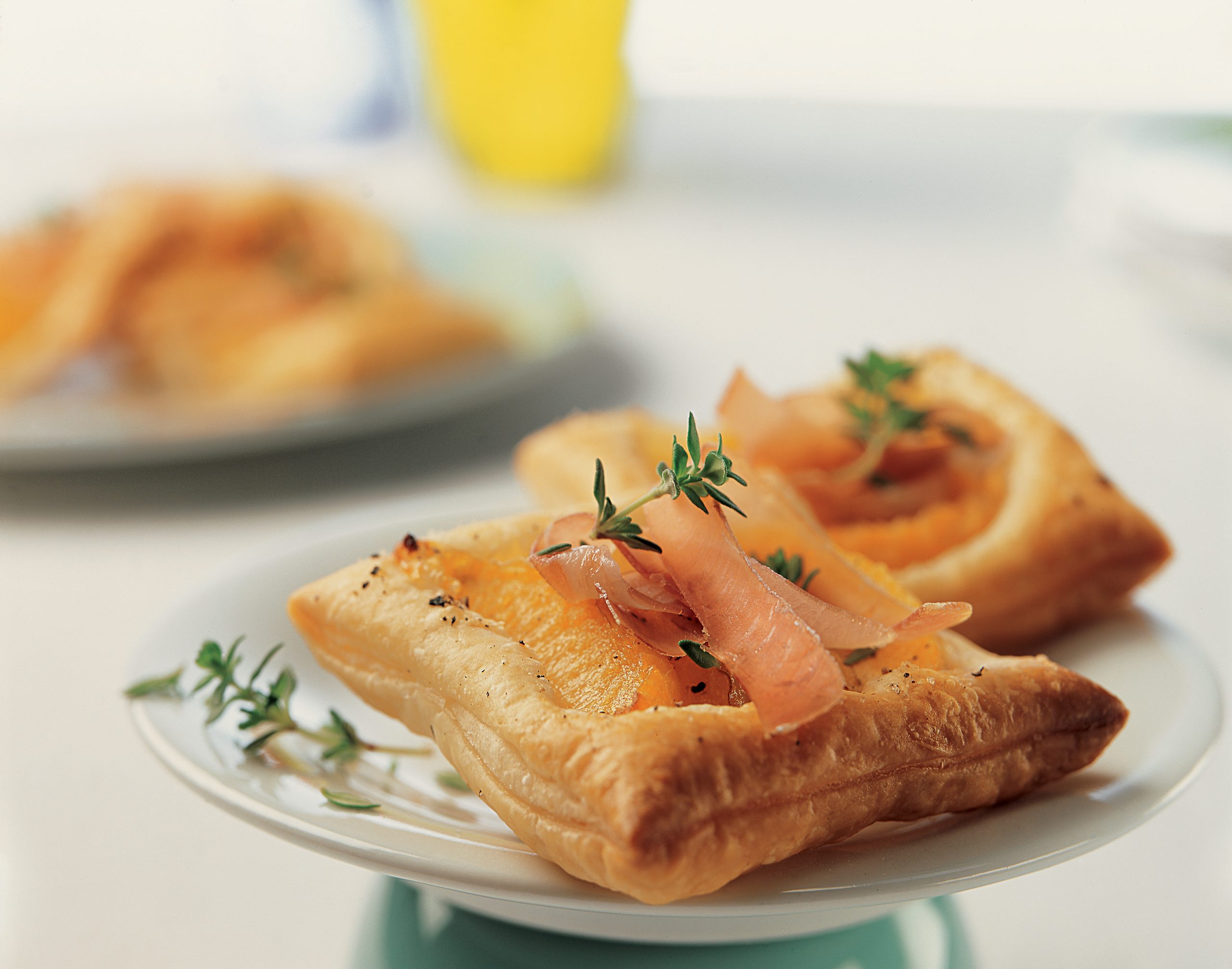 Feuilletés aux abricots et au jambon cru