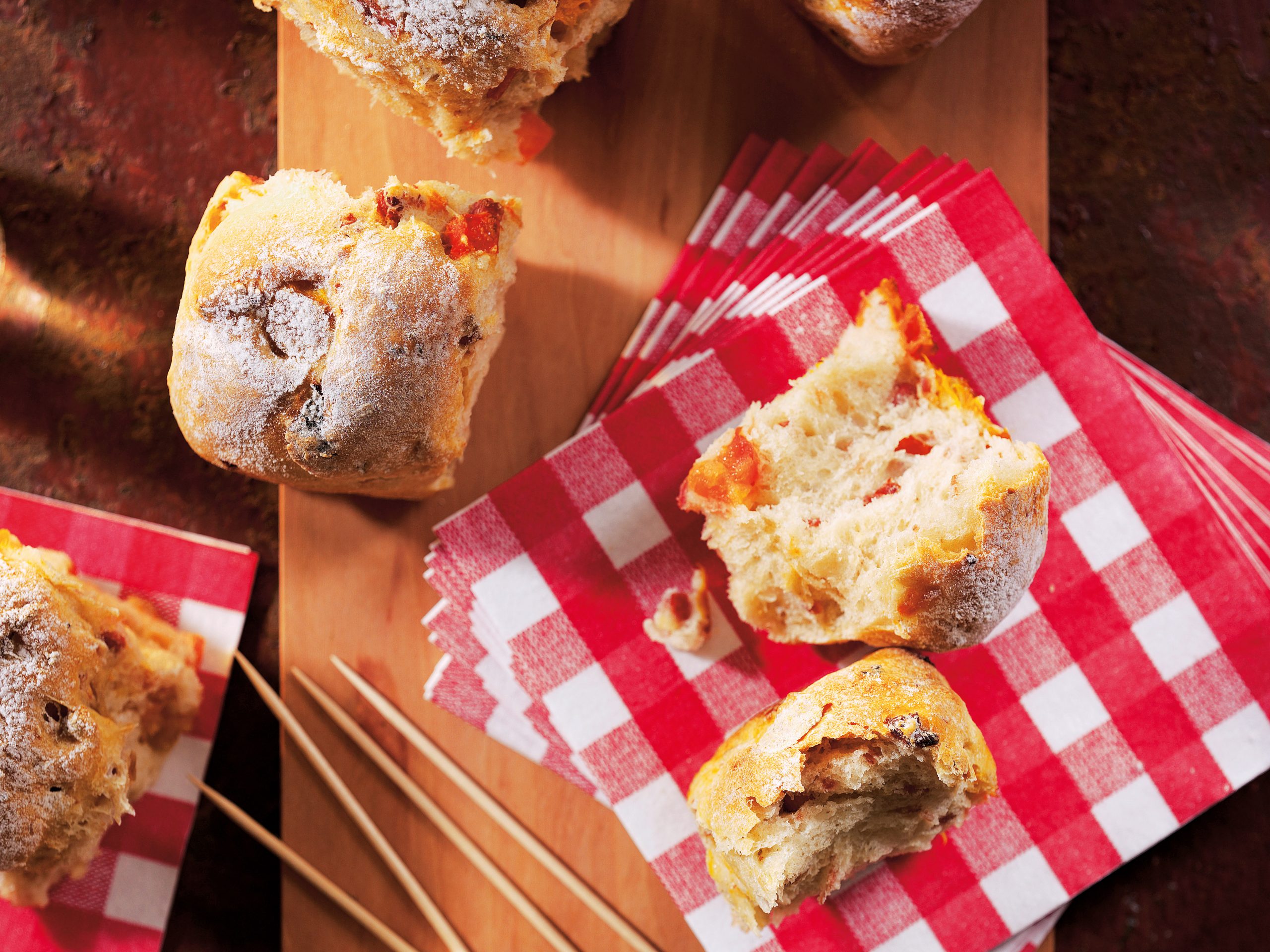 Petits pains au lard et aux abricots