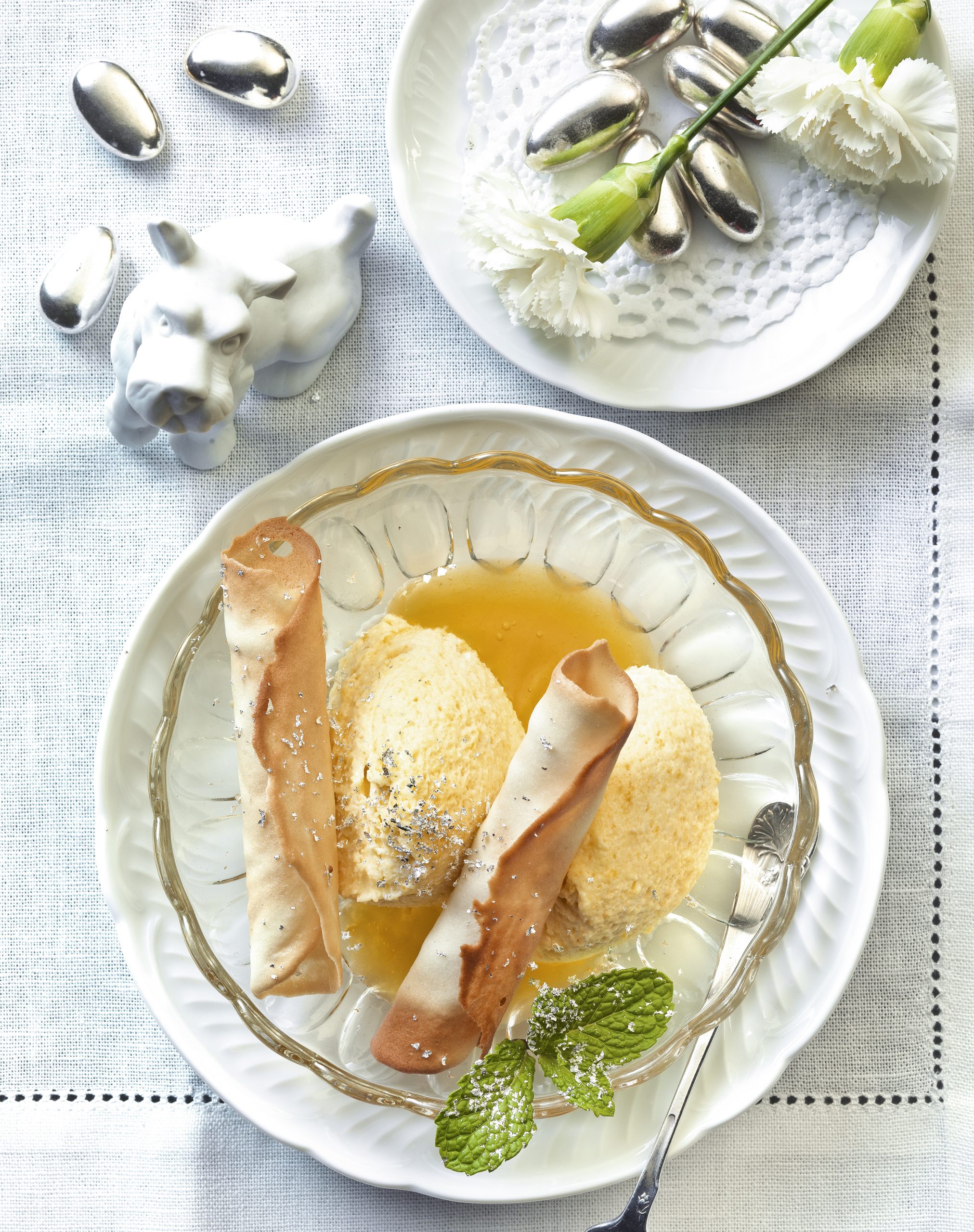 Mousse d'abricots et cigares aux amandes