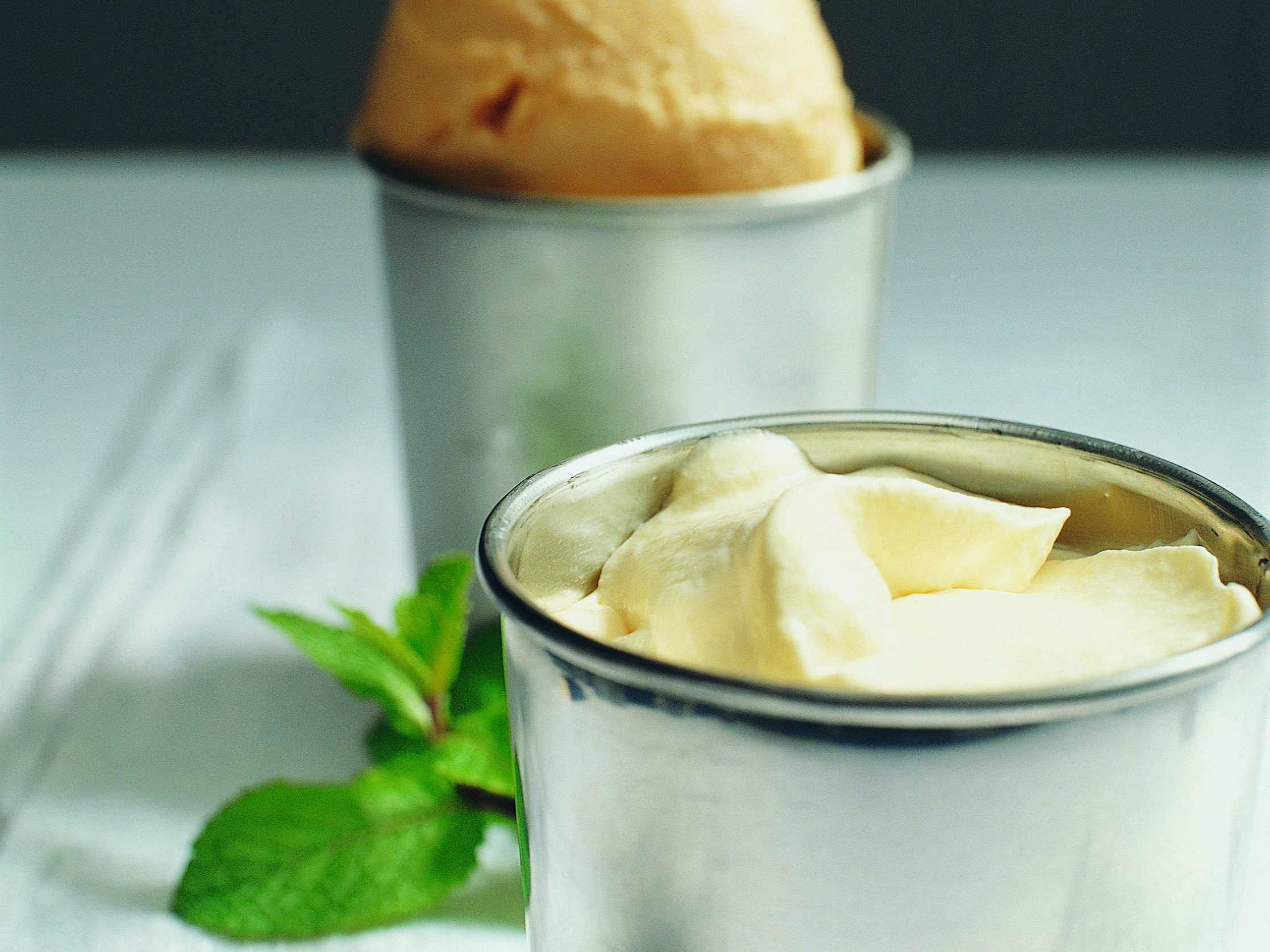 Aprikosensorbet mit Muscat-Schaum