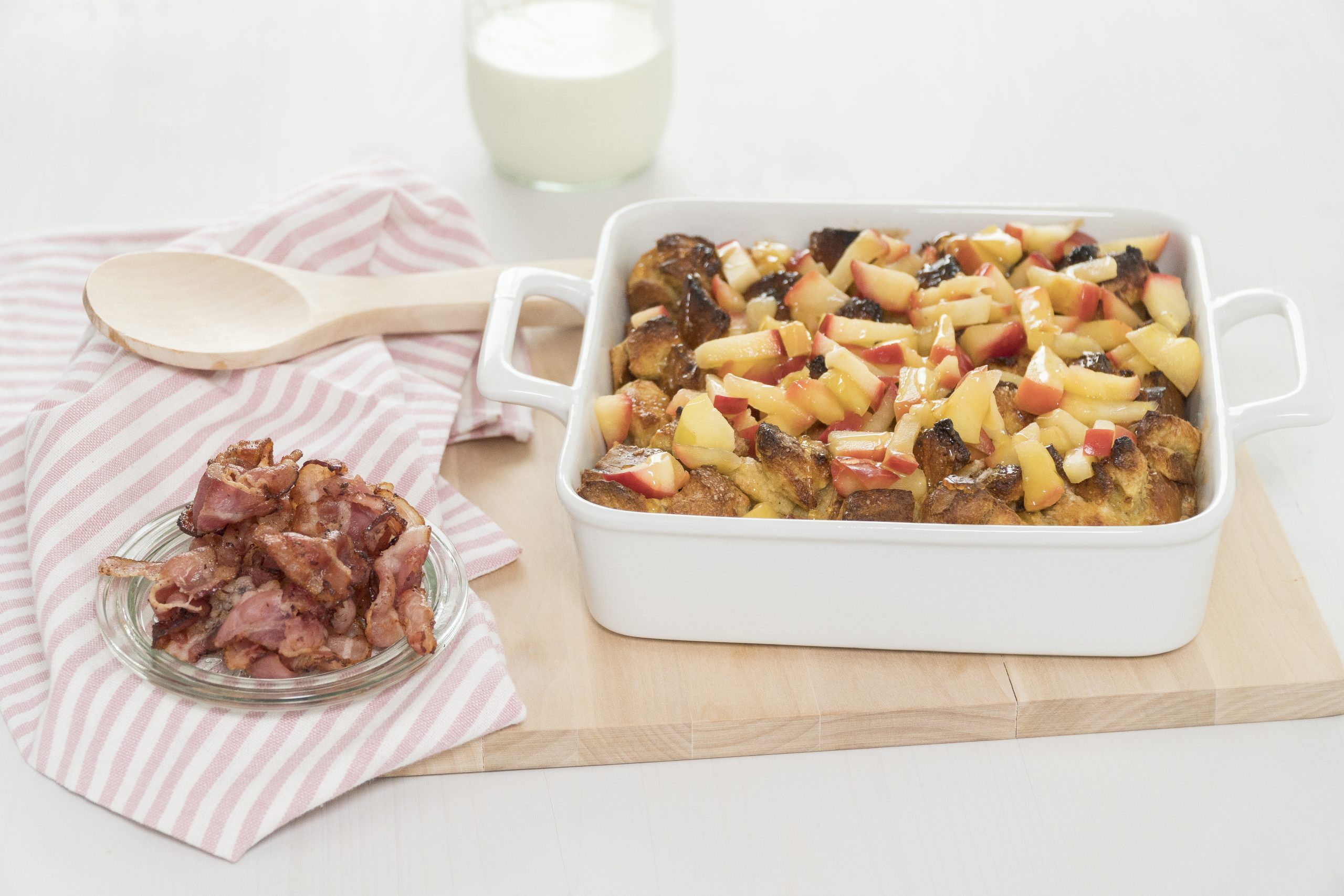 Baked French Toast mit Apfel und Speck