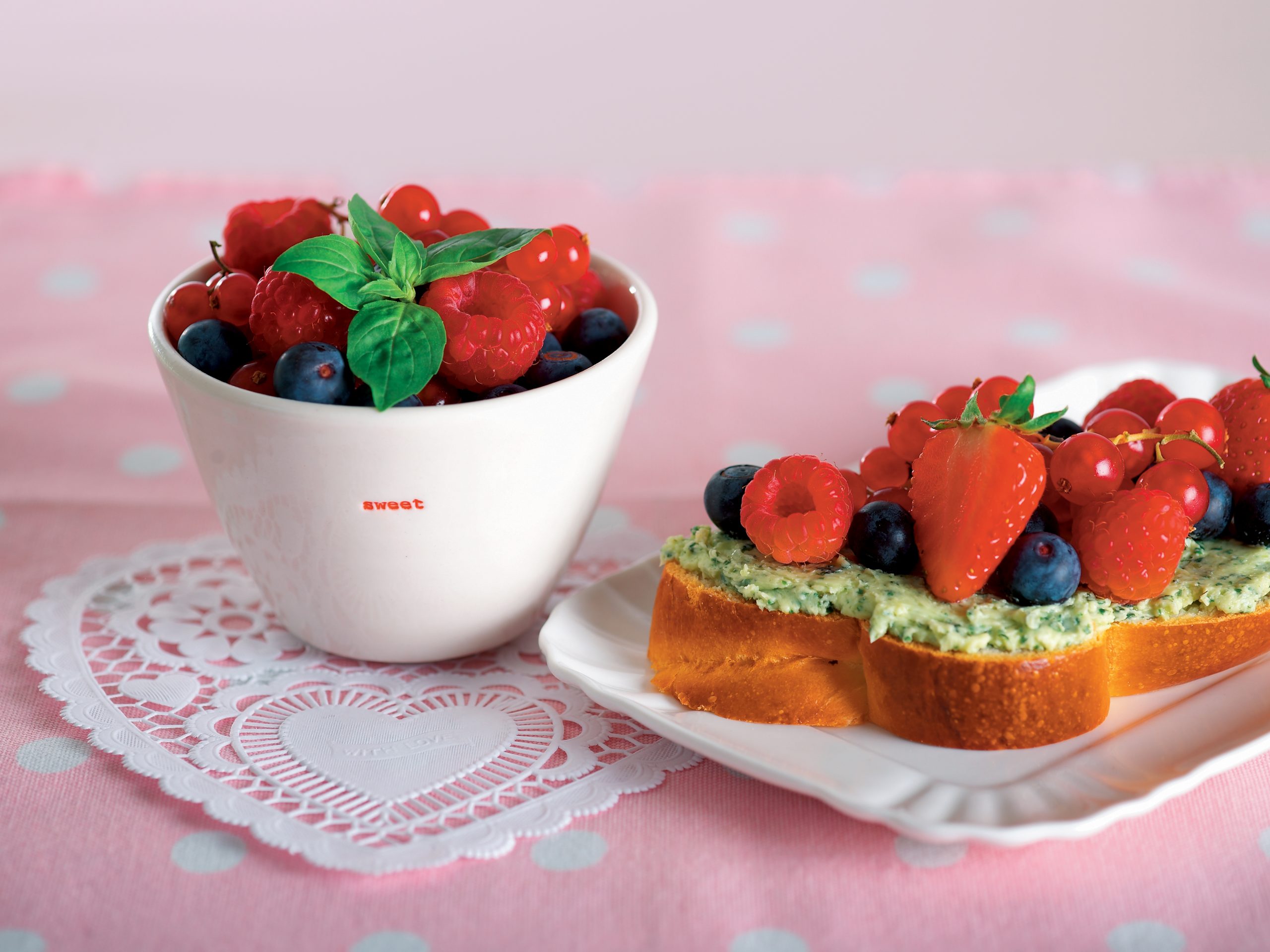 Beurre de basilic aux petits fruits
