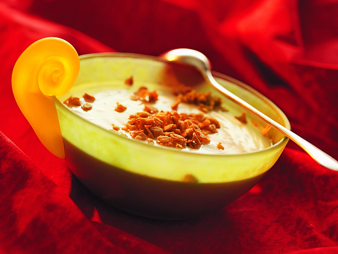 Mousse de jus de poire aux flocons d'avoine grillés