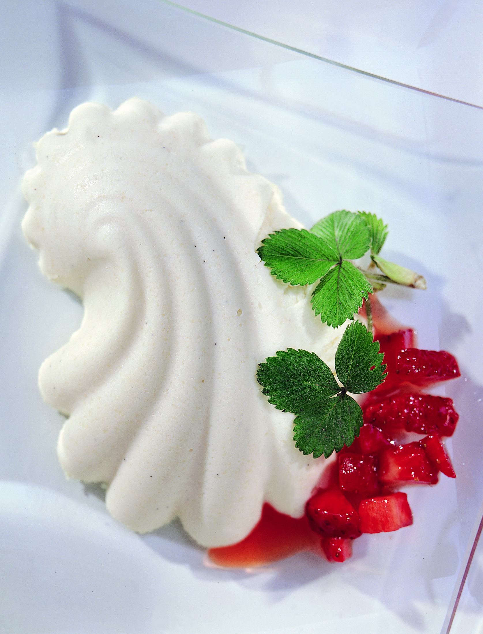 Blanc-manger aux fraises