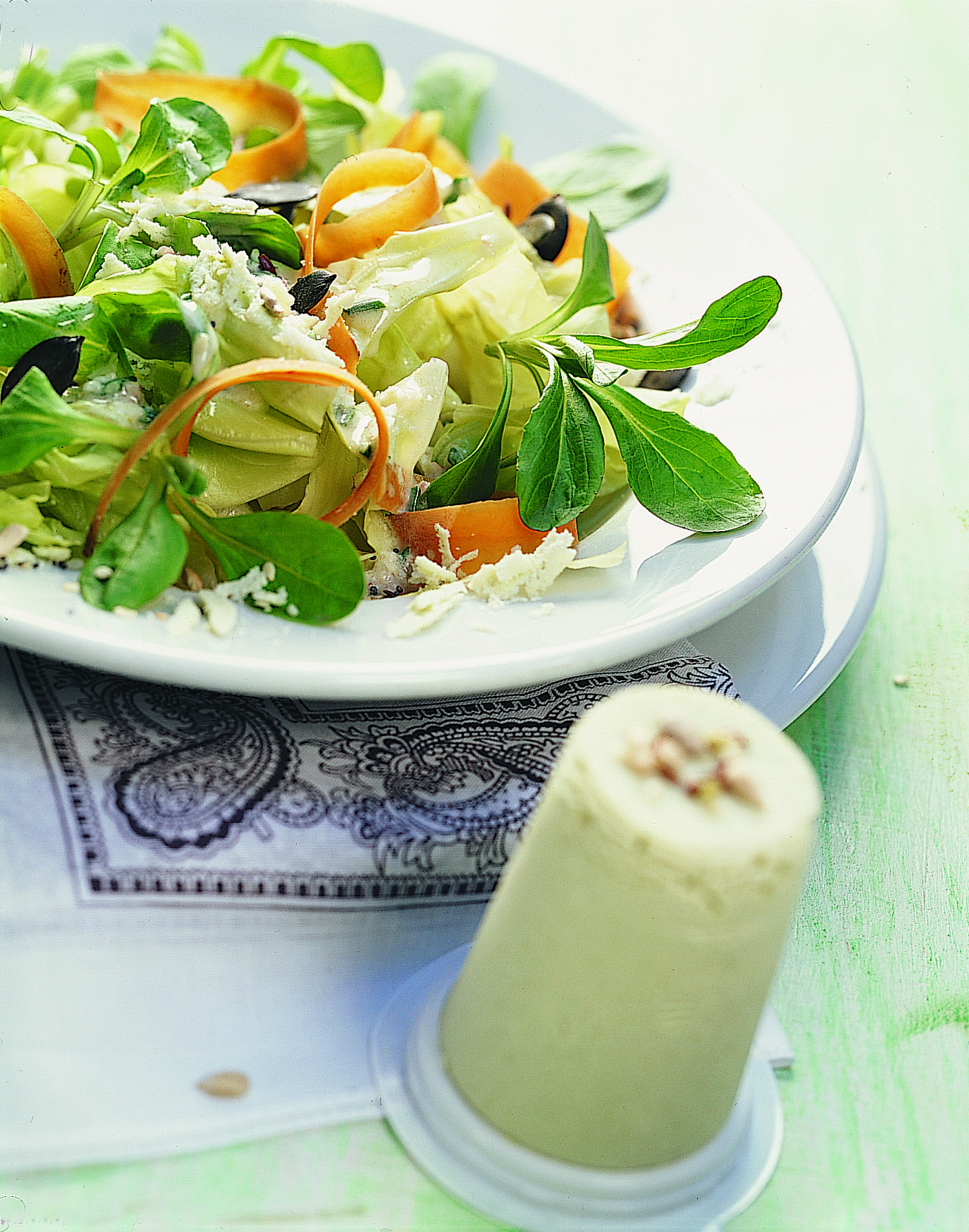 Salade mêlée aux graines et au schabziger