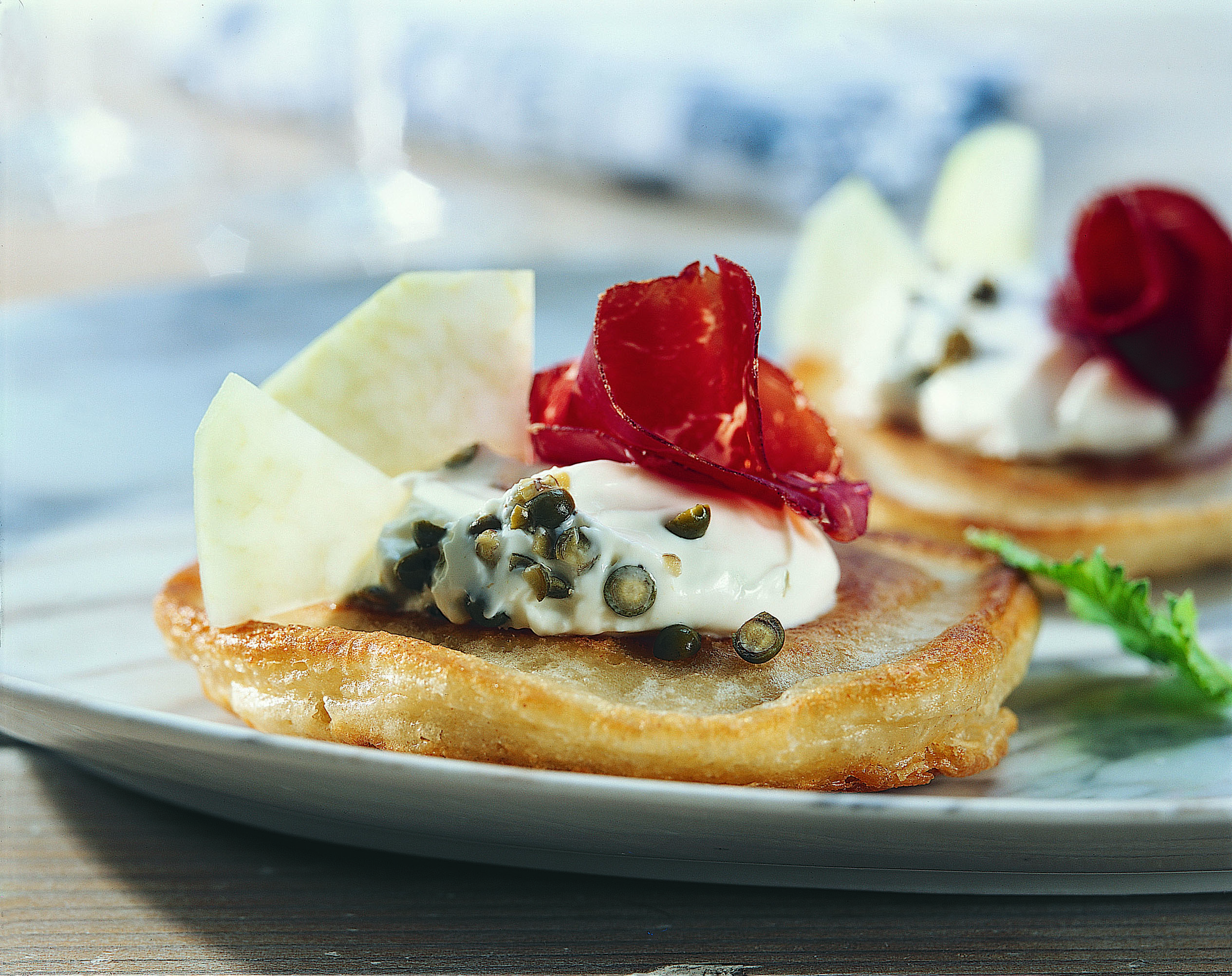 Blinis à la viande séchée et au poivre