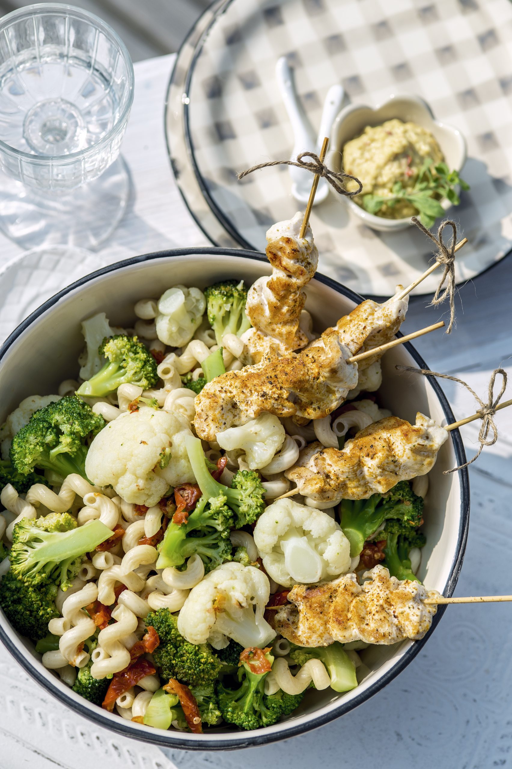 Salade de pâtes au chou-fleur et au brocoli