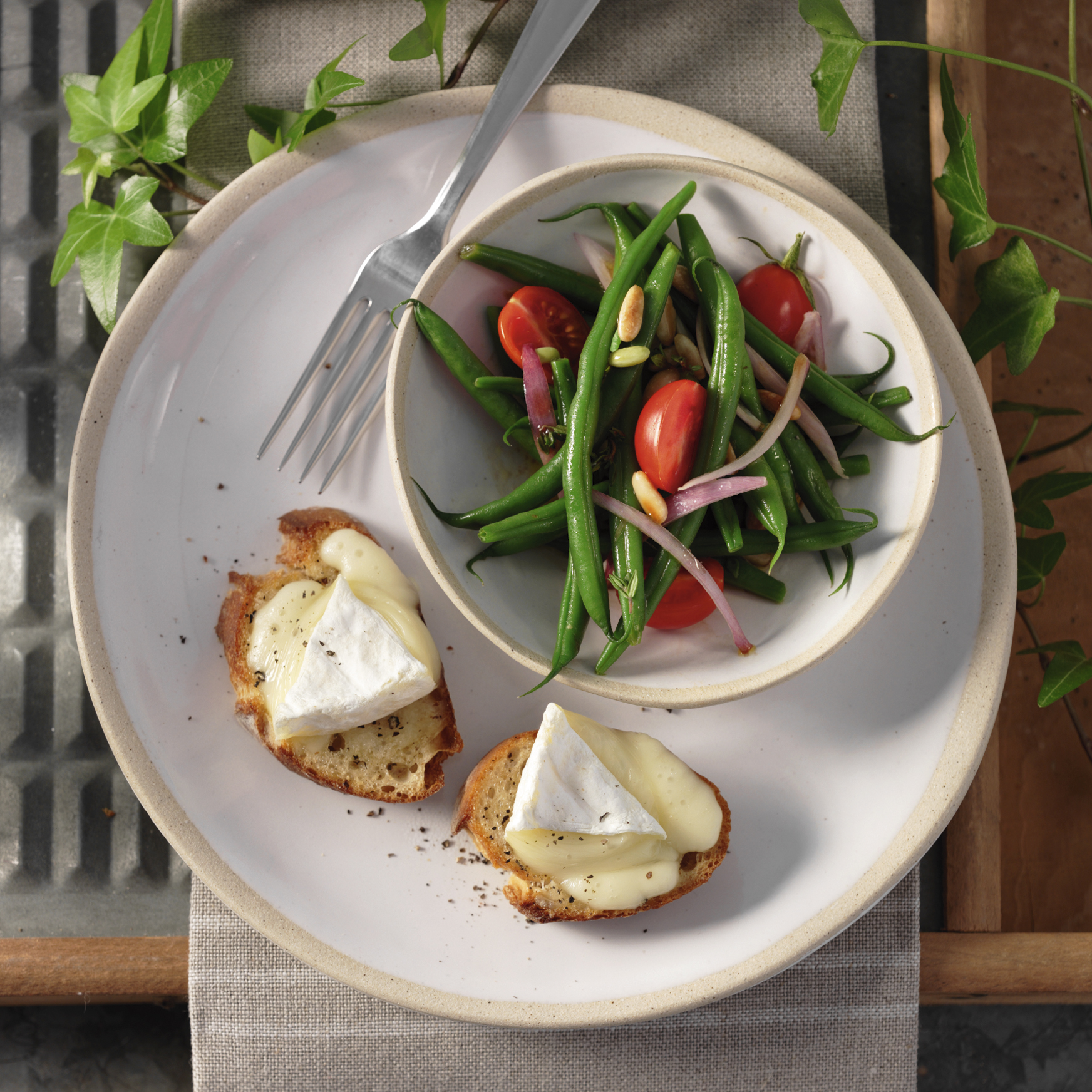Bohnensalat mit Käse-Crostini