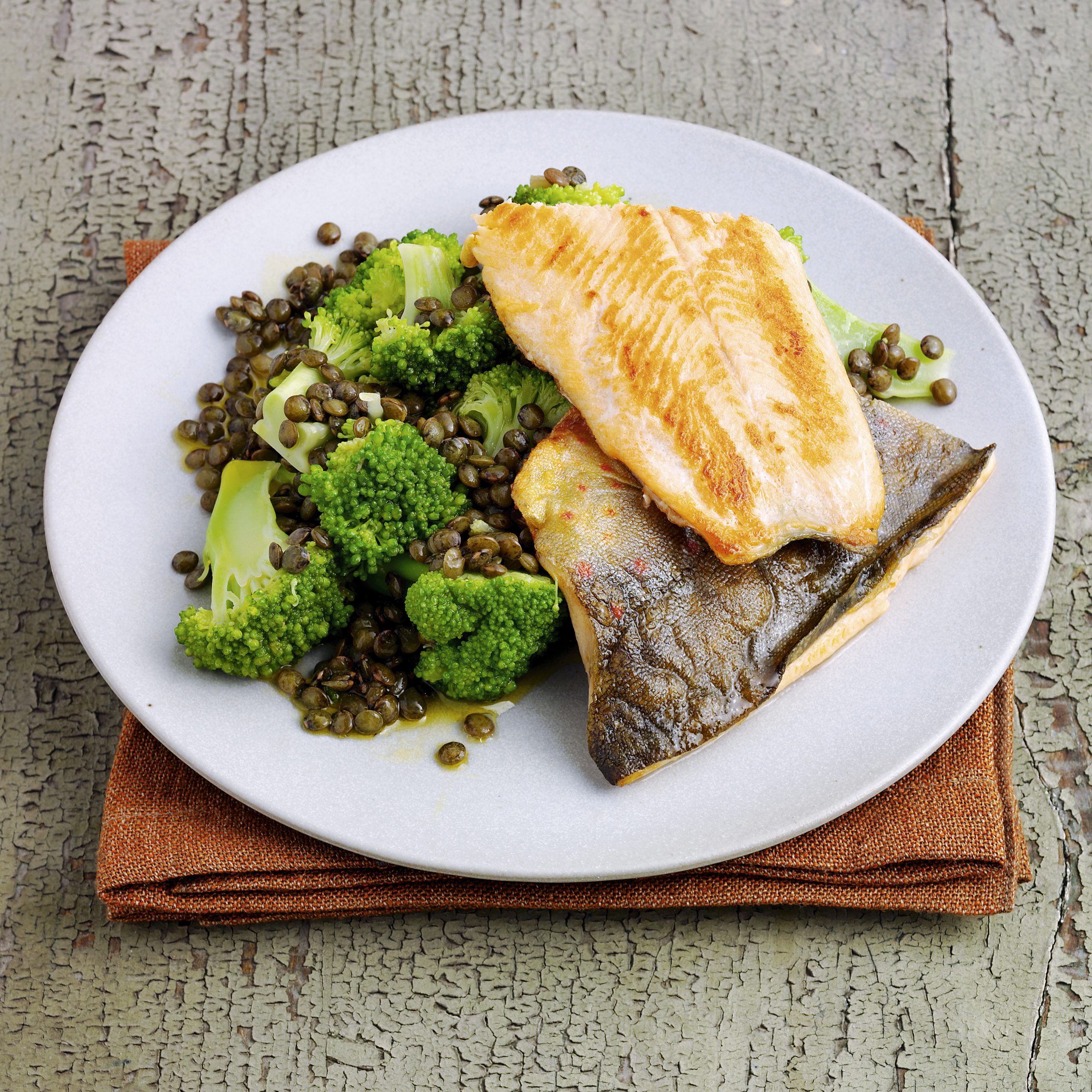 Poisson grillé et salade de lentilles