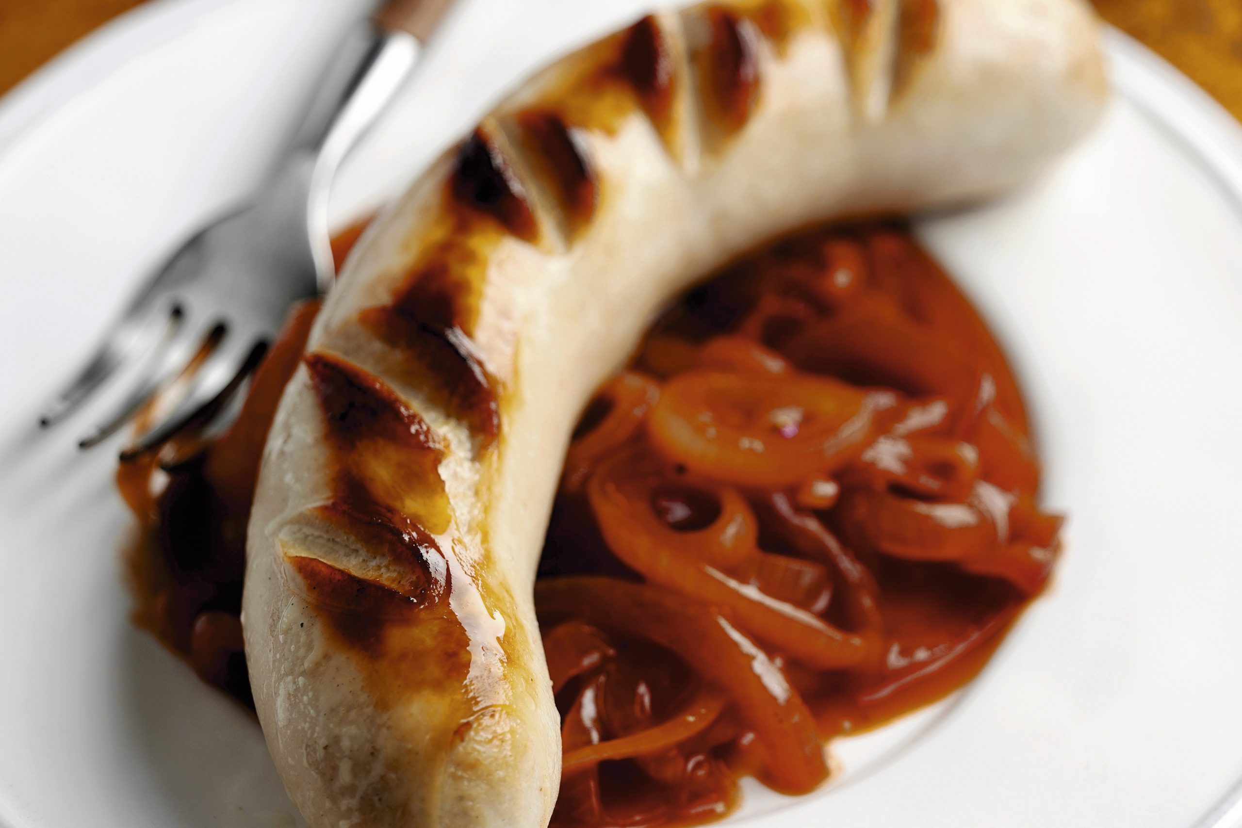 Bratwurst an Zwiebelsauce