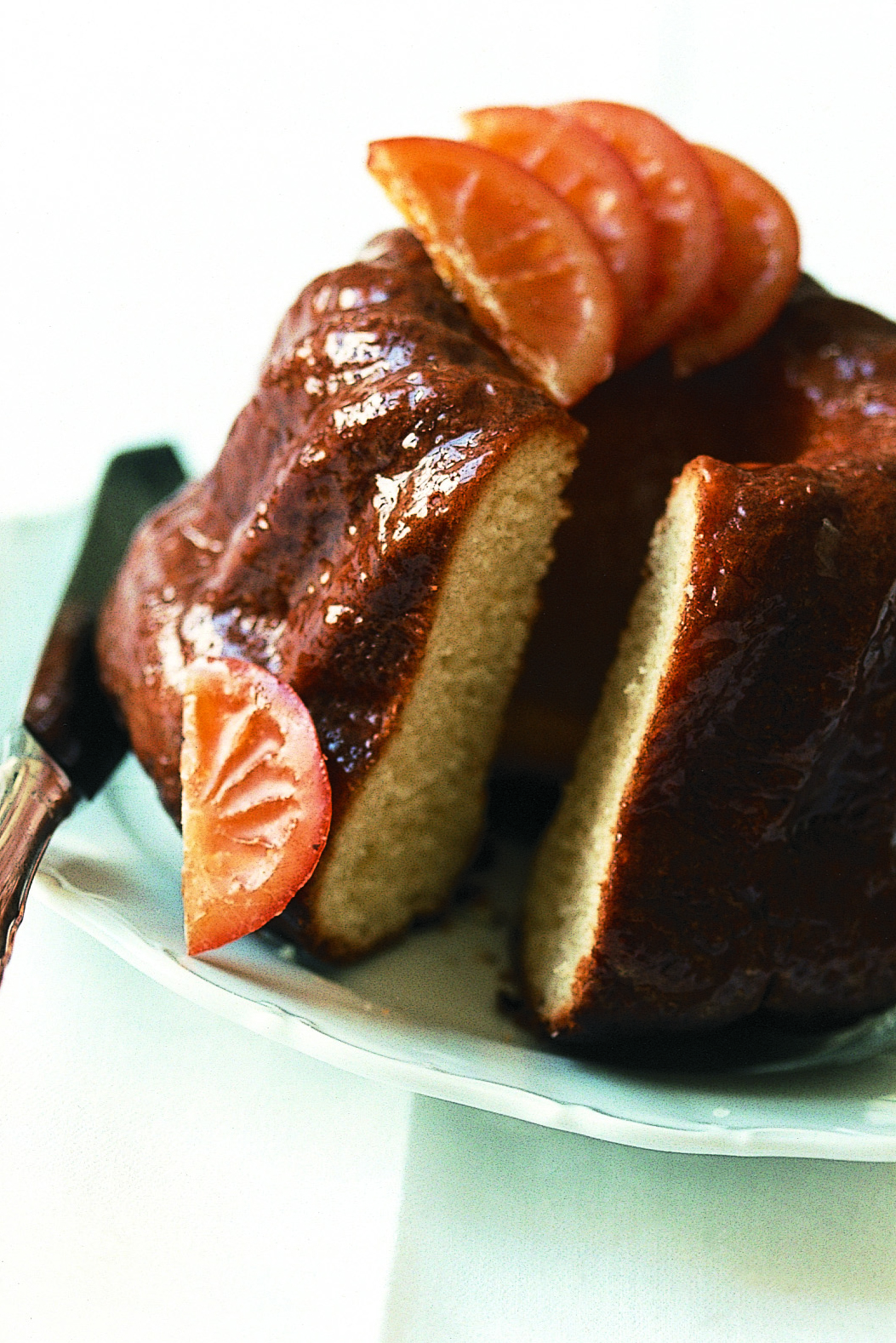 Brioche-Gugelhopf mit Orangenblütentee getränkt