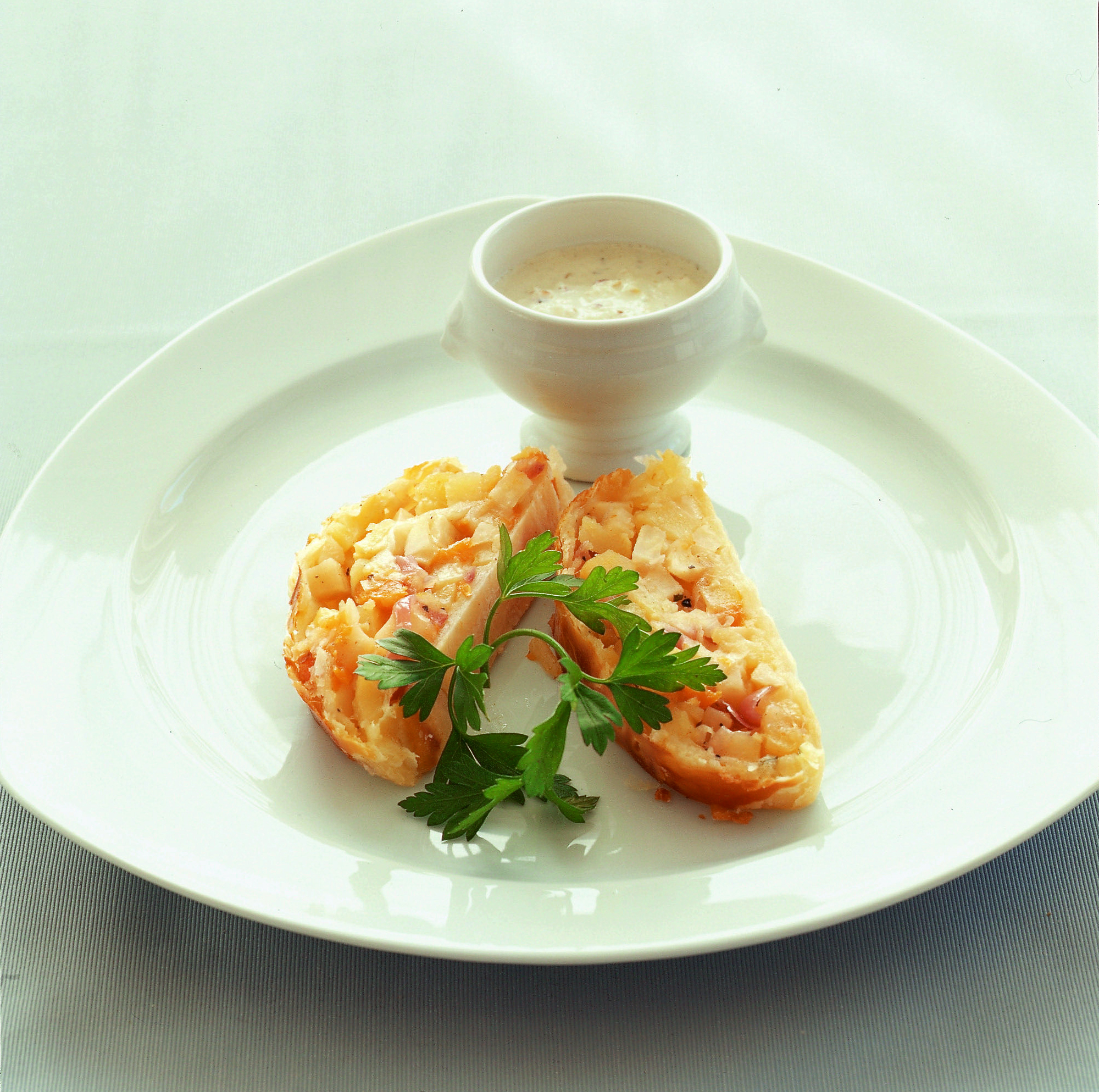 Strudel de sarrasin au céleri avec sauce aux pommes