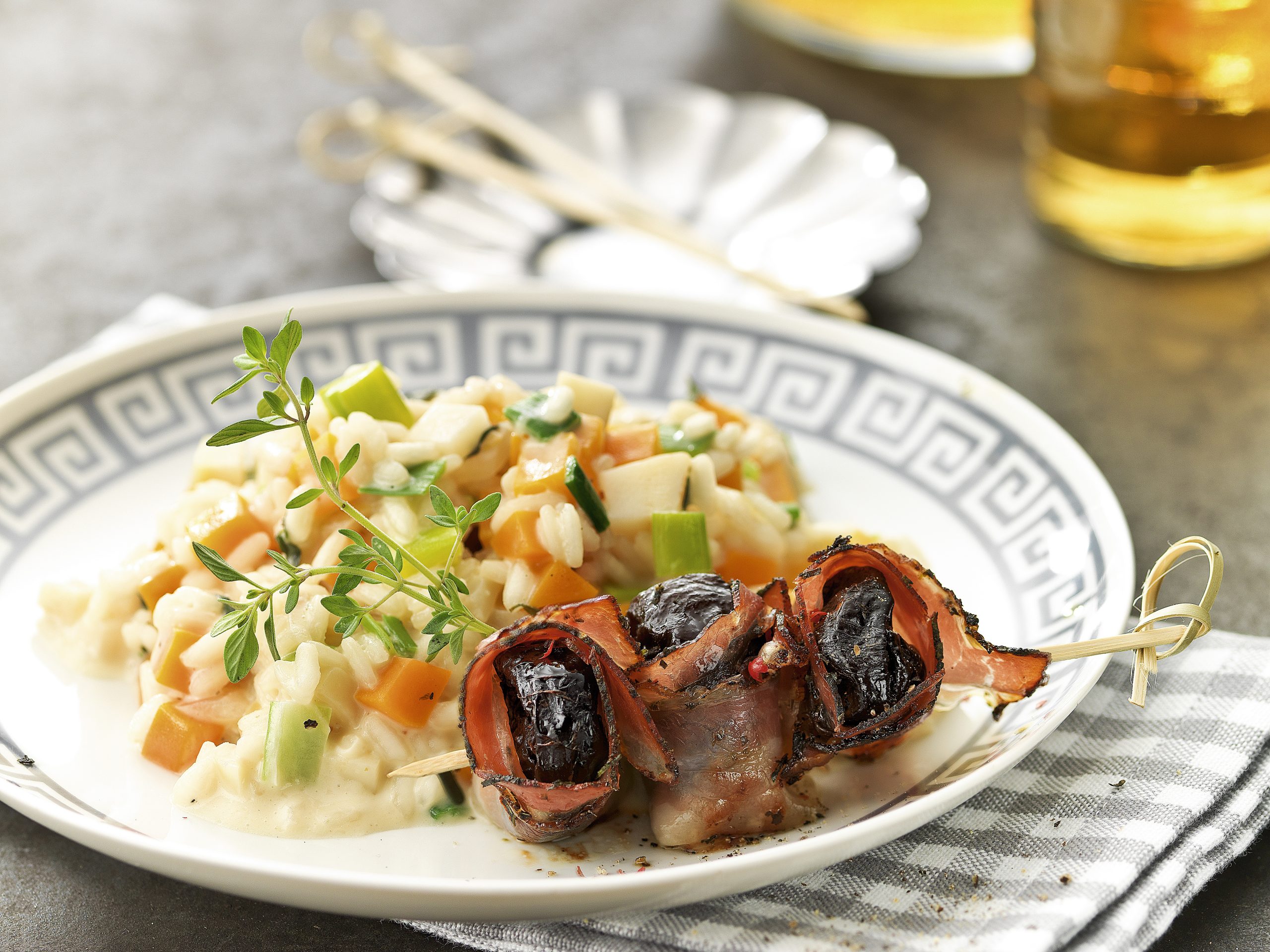 Buntes Gemüserisotto mit Speck-Pflaumen