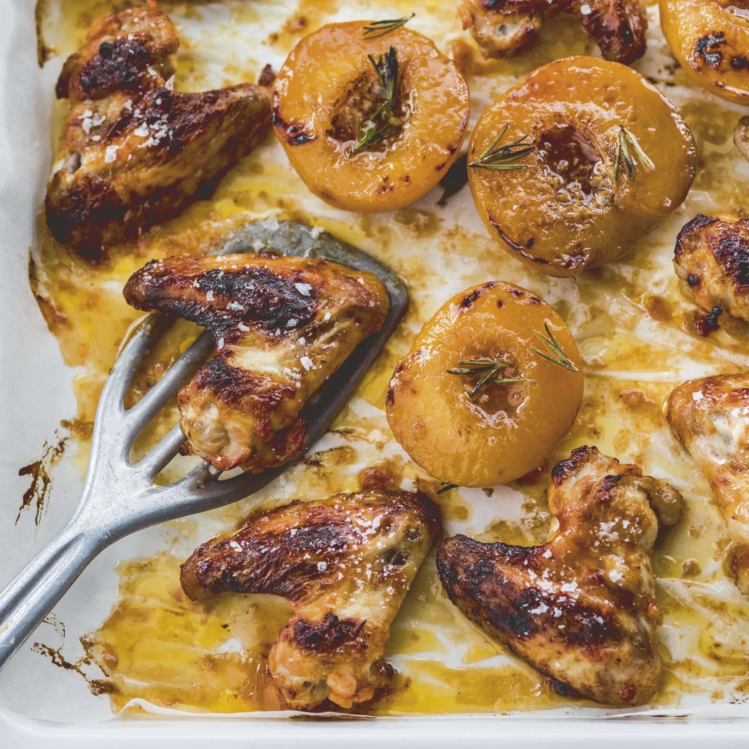 Caramelisierte Pfirsiche zu Pouletflügeli