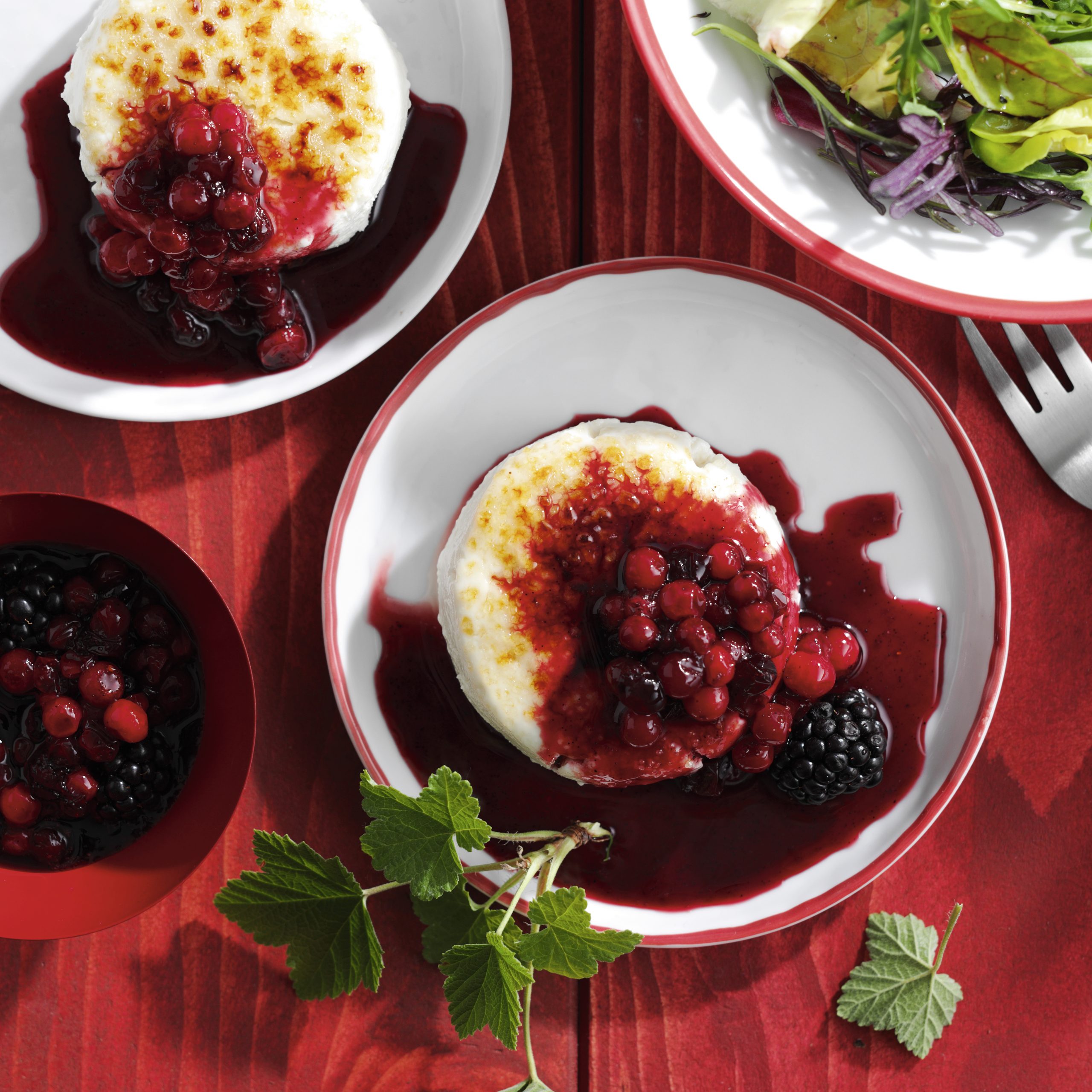 Caramelisierter Tommes mit Beeren