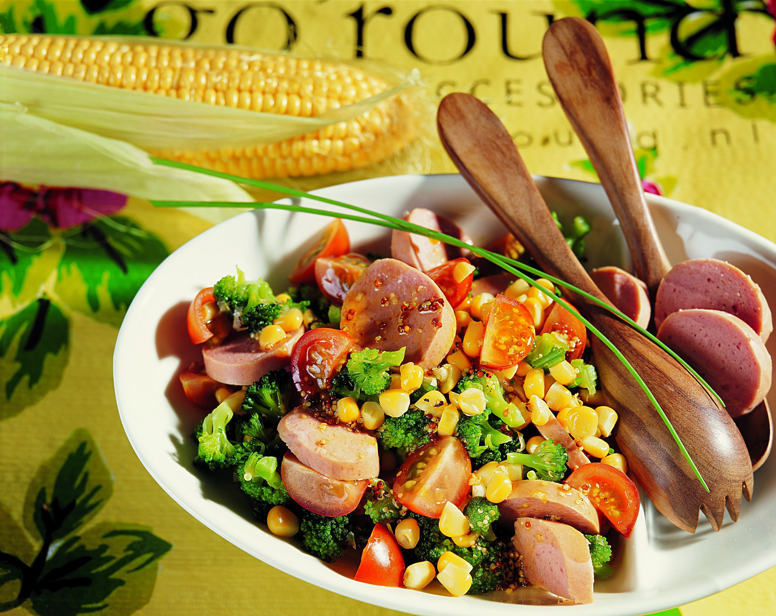 Salade de légumes et de cervelas