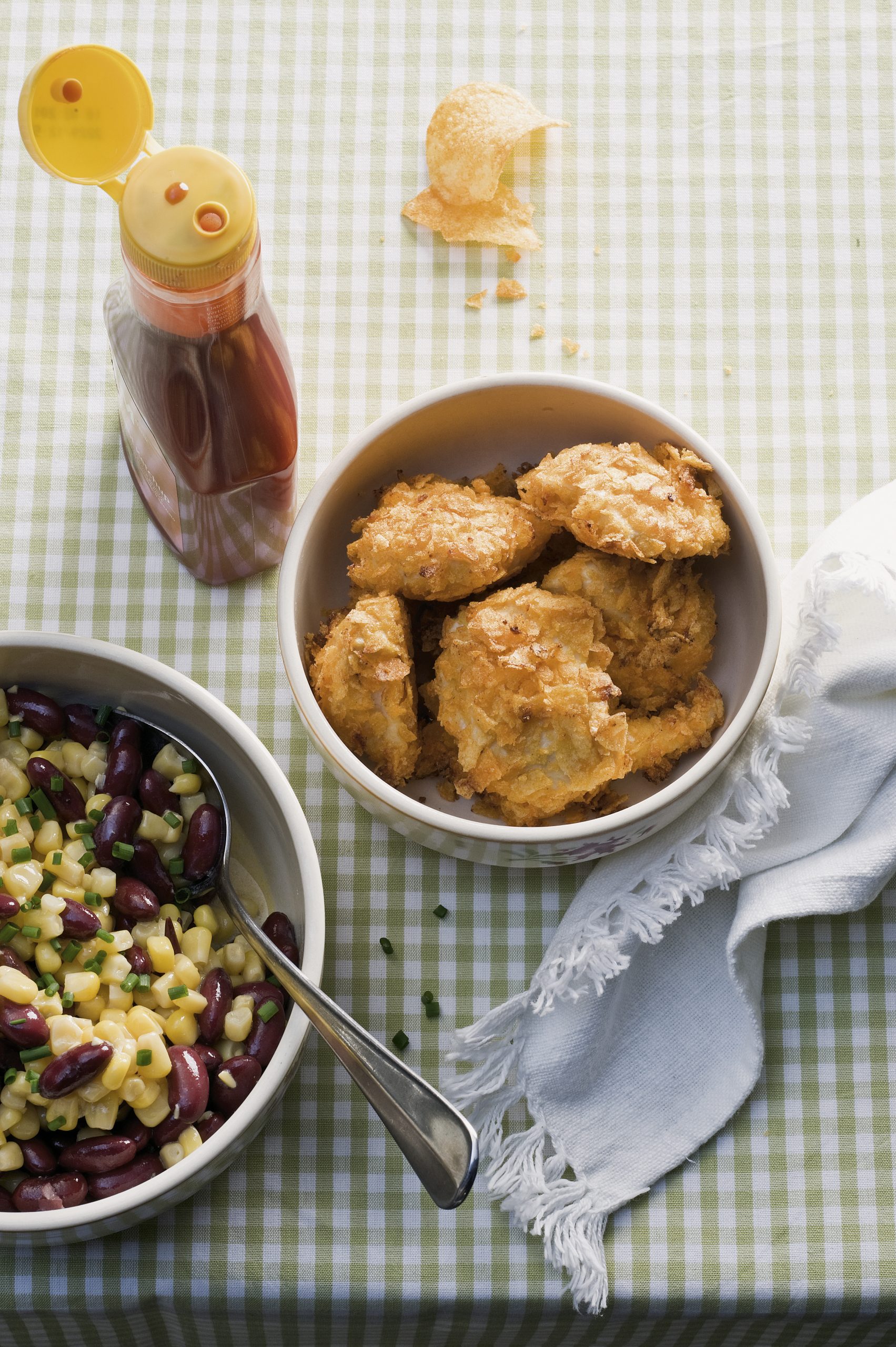 Chicken-Nuggets mit Mais-Bohnen-Salat