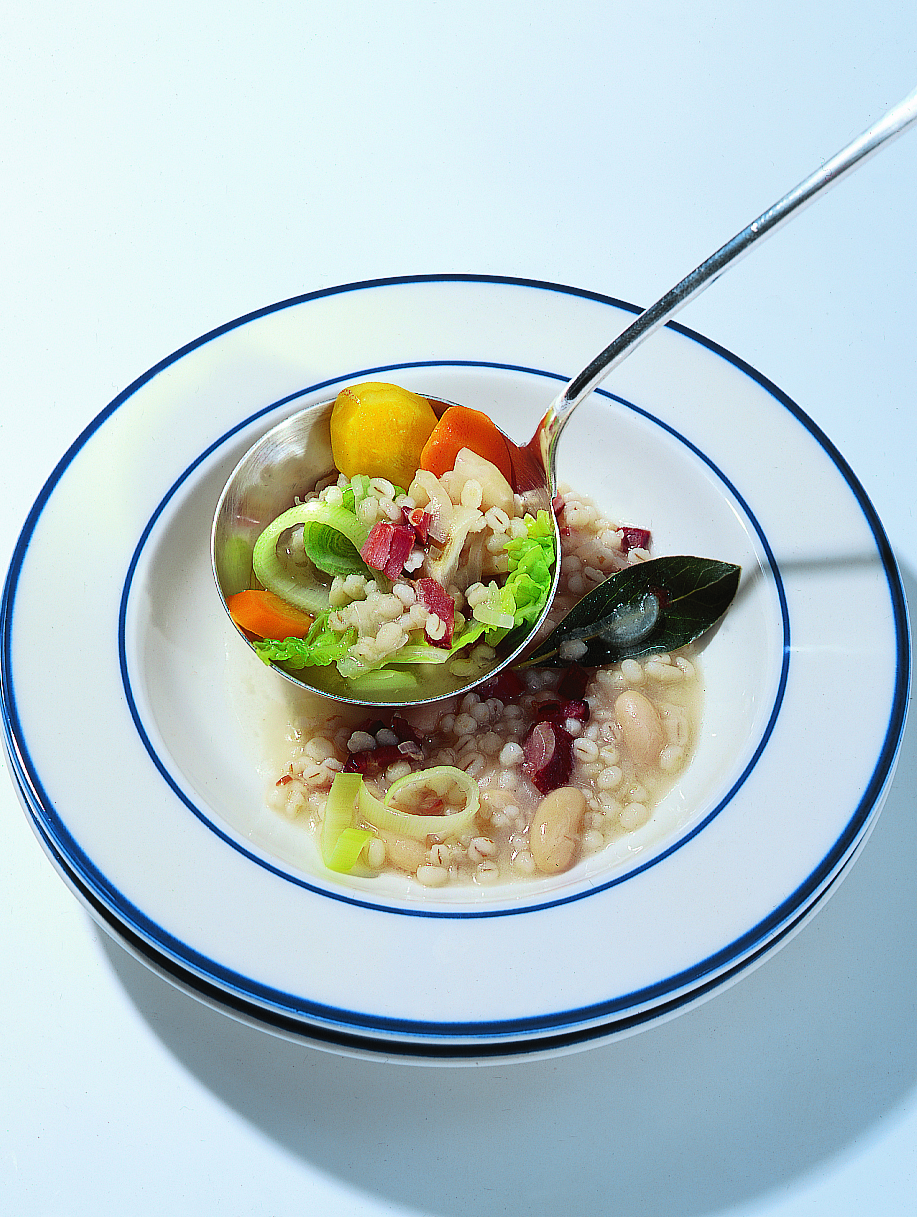 Potage paysan (soupe à l'orge, aux haricots et au lard)