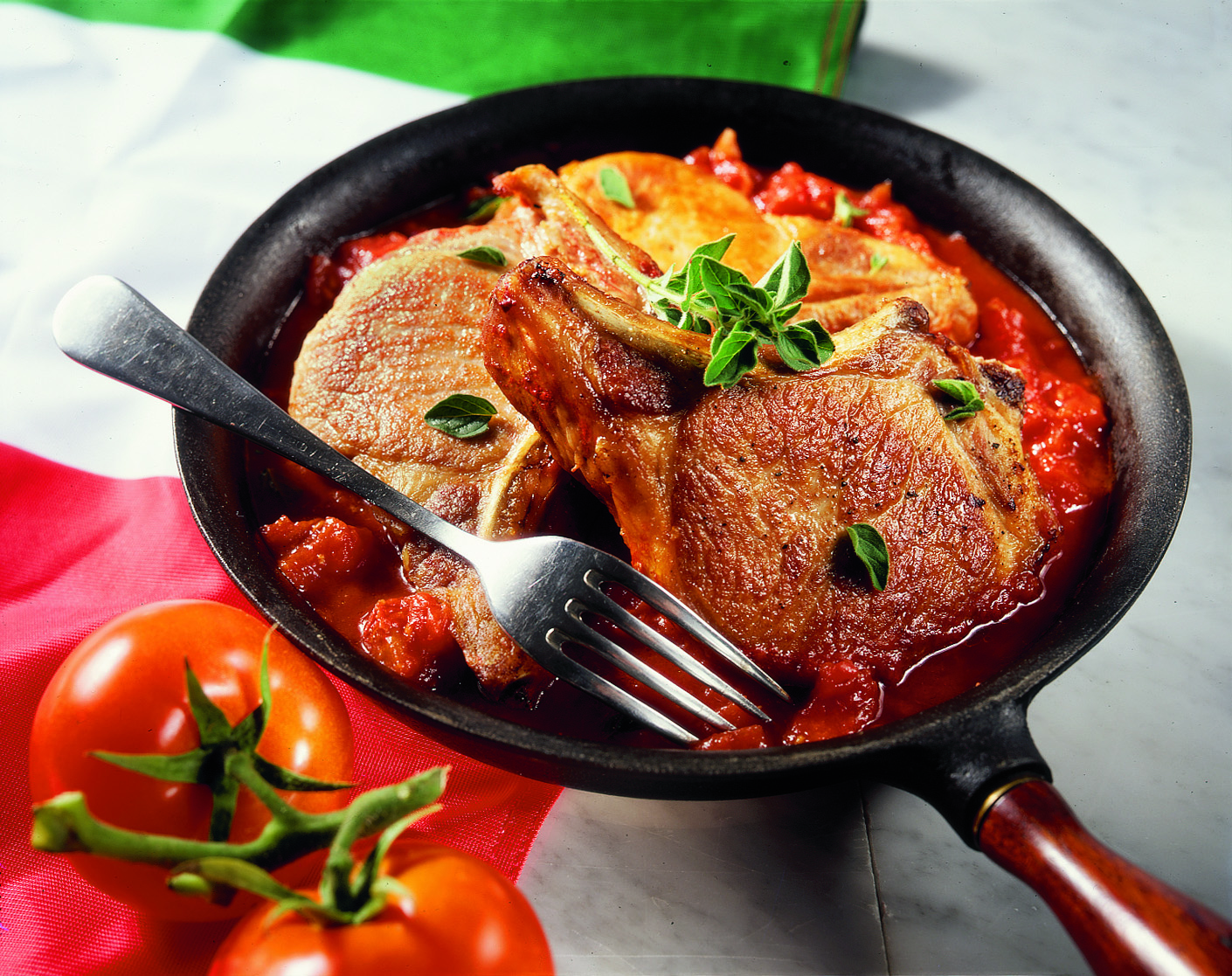Cotolette alla pizzaiola (côtelettes à la sauce tomate)