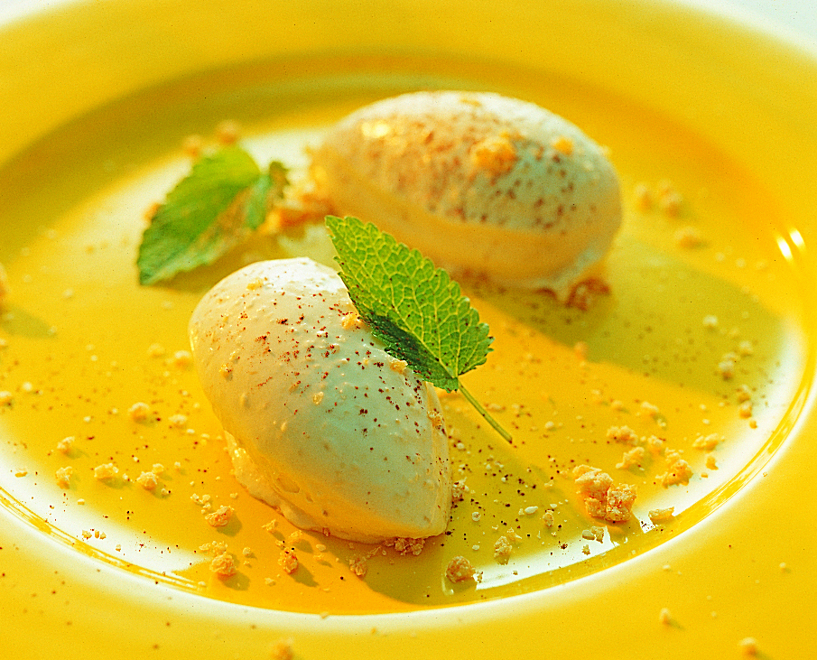 Glace au sésame et à la crème acidulée