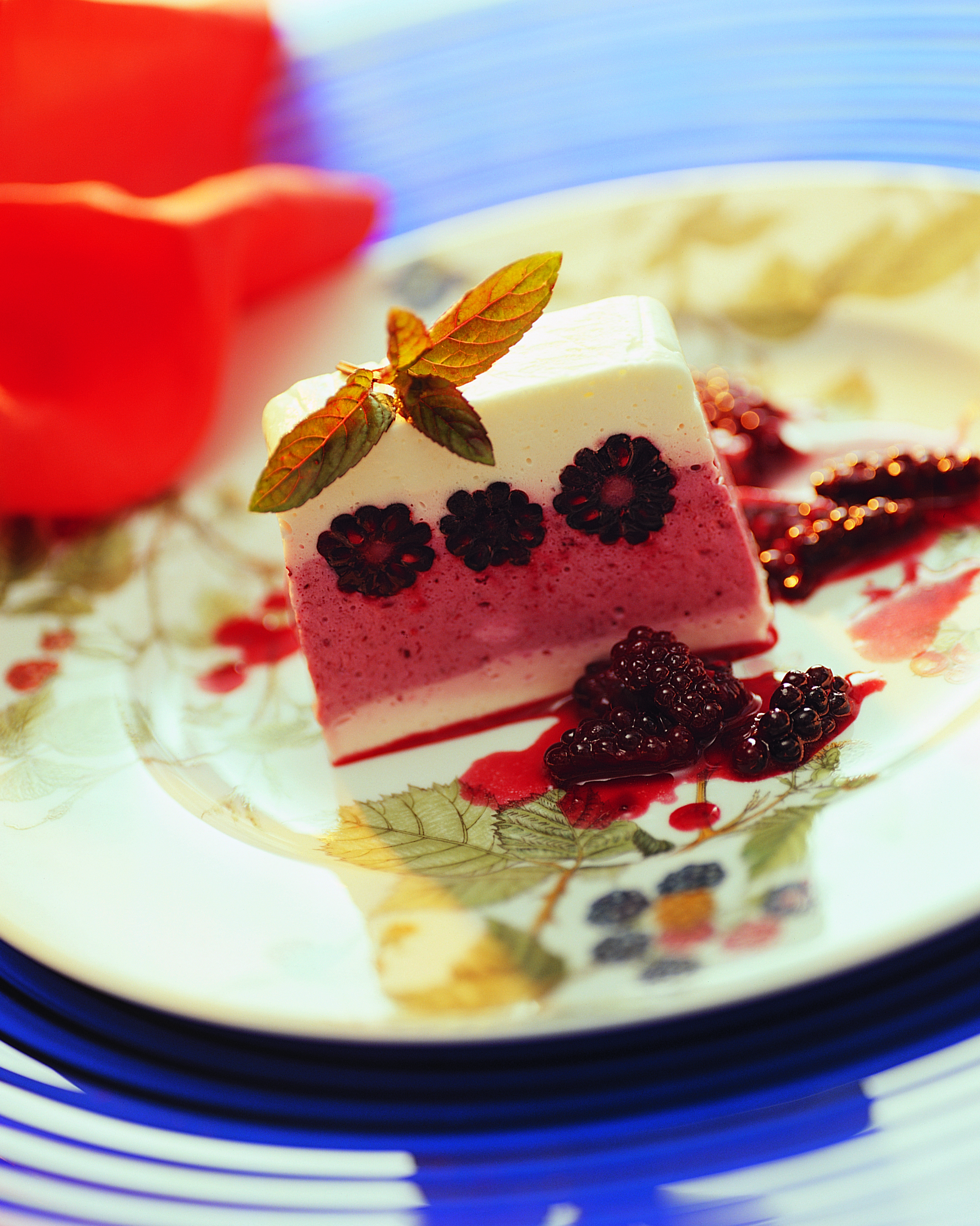 Crème-fraîche-Terrine mit Brombeeren