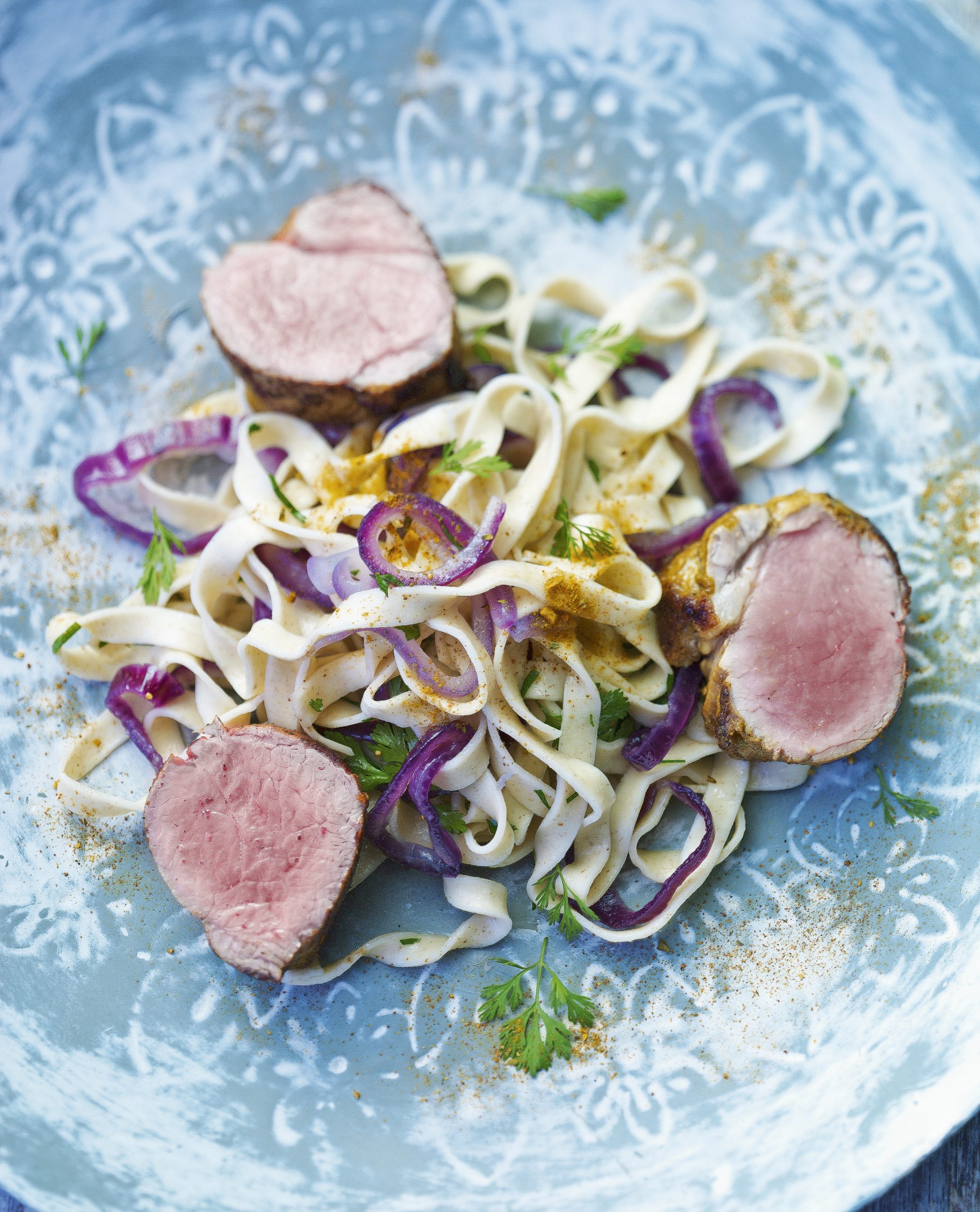 Curry-Filet auf Kräuter-Nudeln