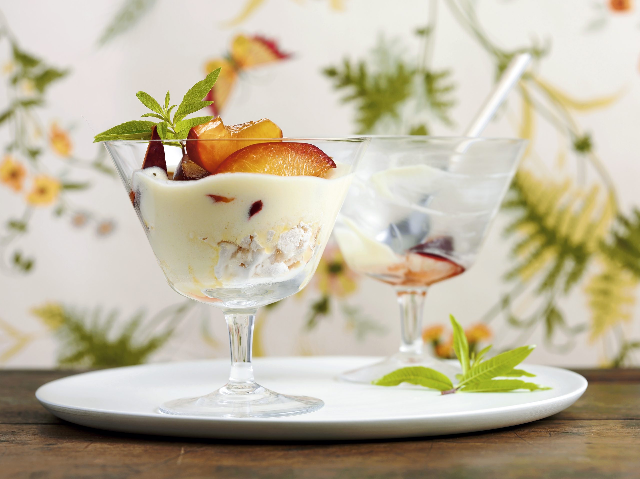 Prunes et crème à la verveine