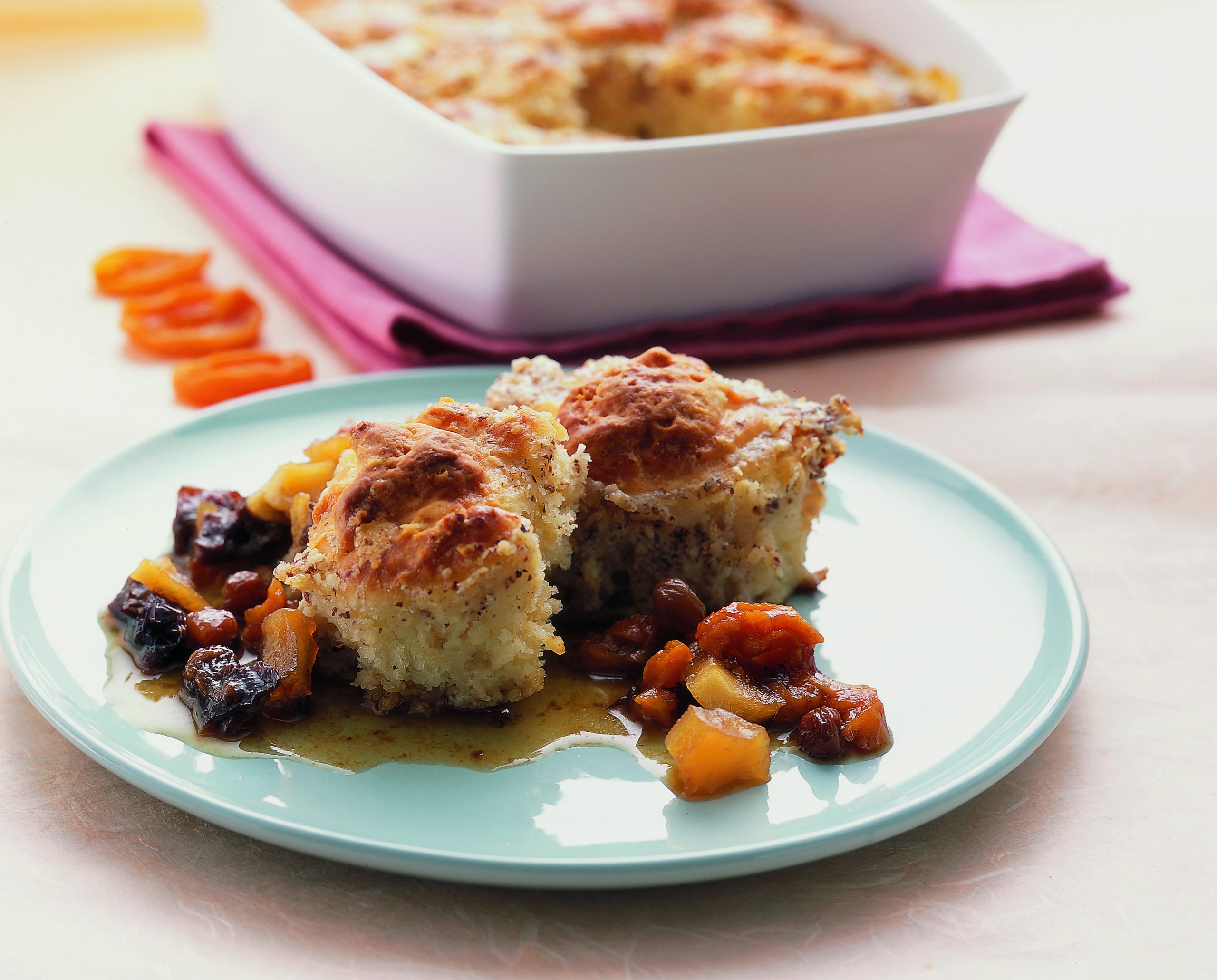 Dampfnudeln an Dörrfruchtsauce