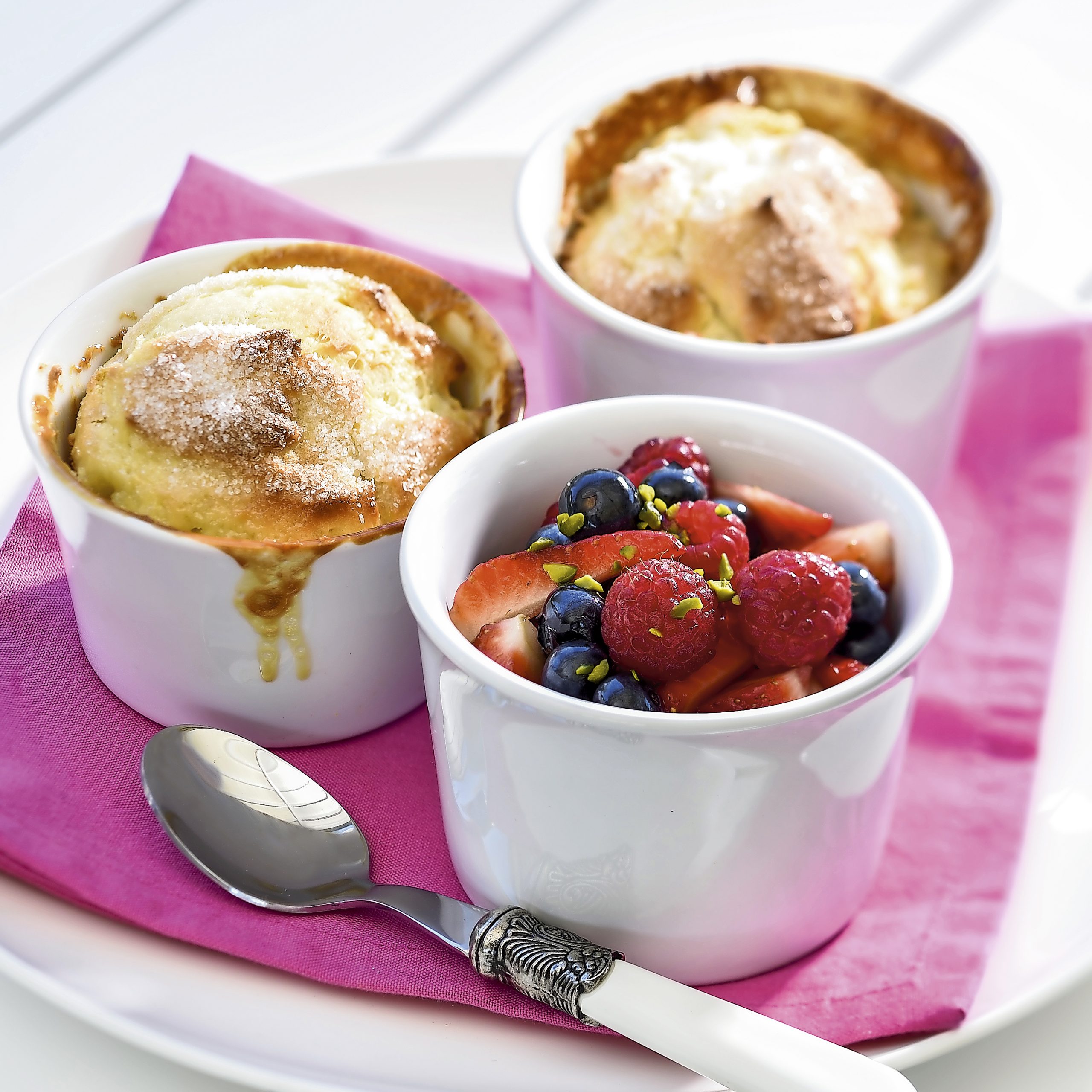 Brioches et petits fruits