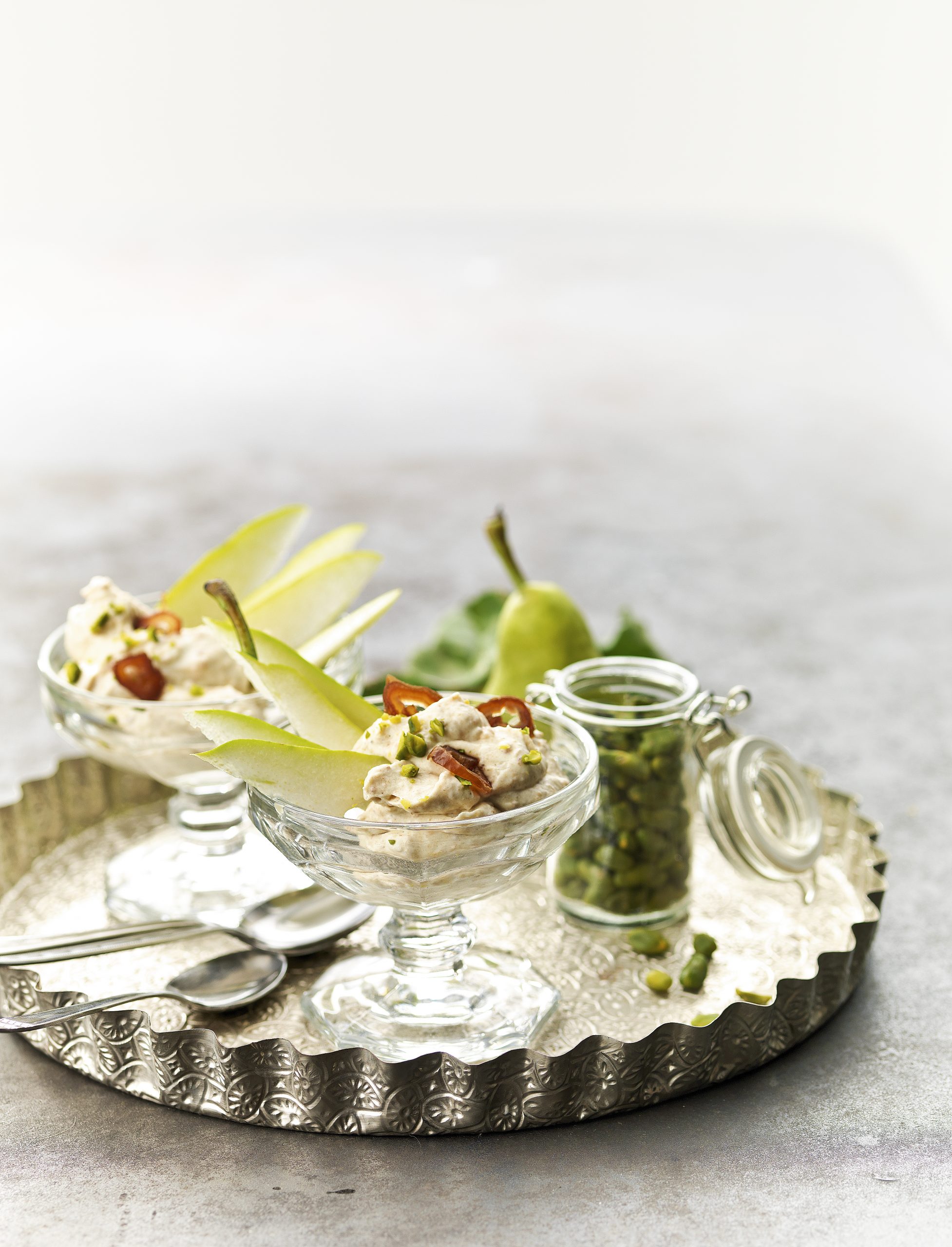 Dattelmousse auf Birnen