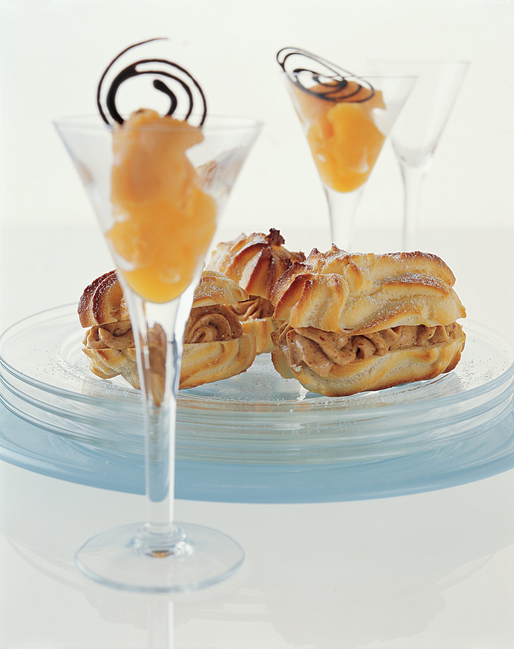 Eclairs mit Haselnusscrème und Rüeblisorbet