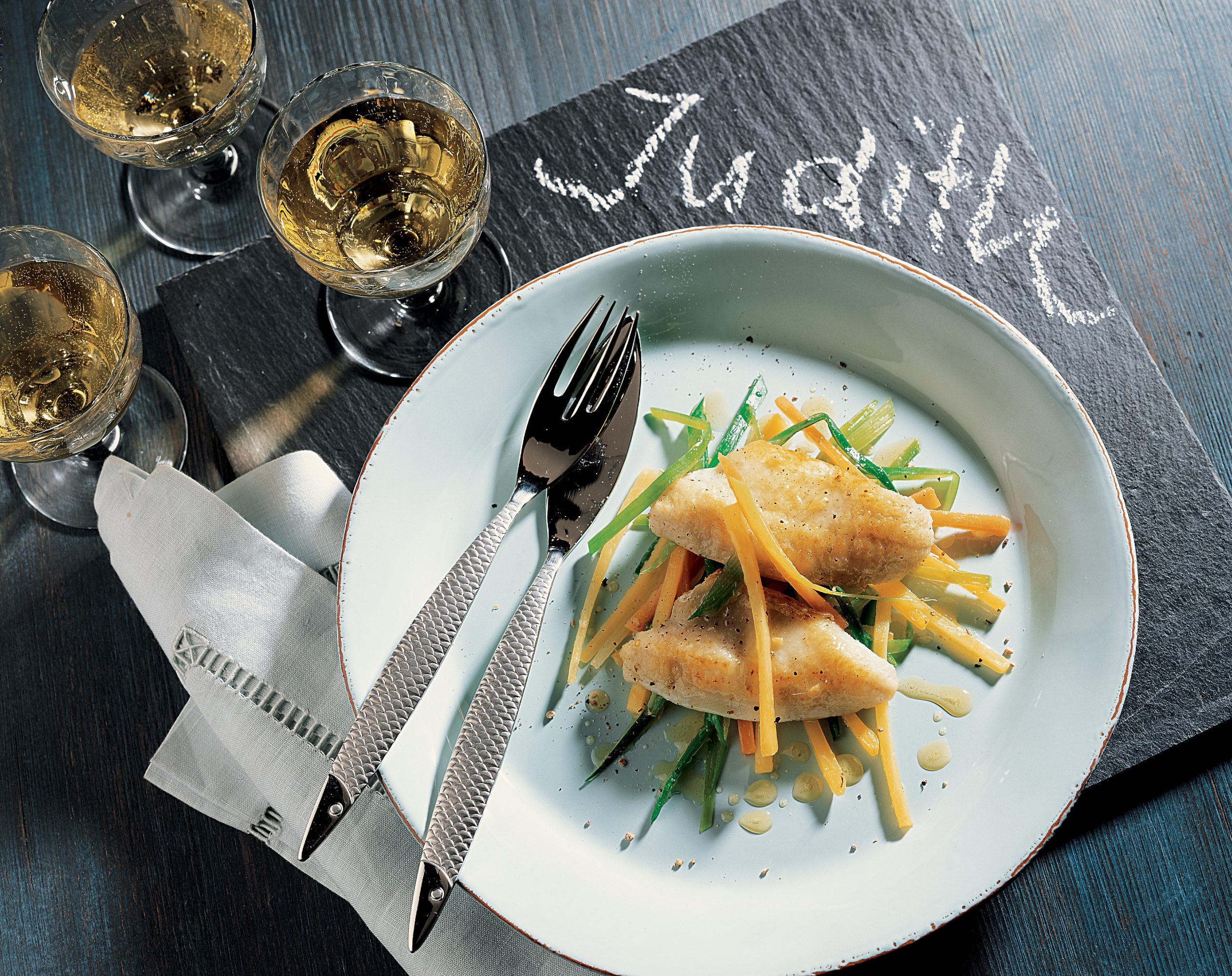 Filets de perche sur julienne de légumes