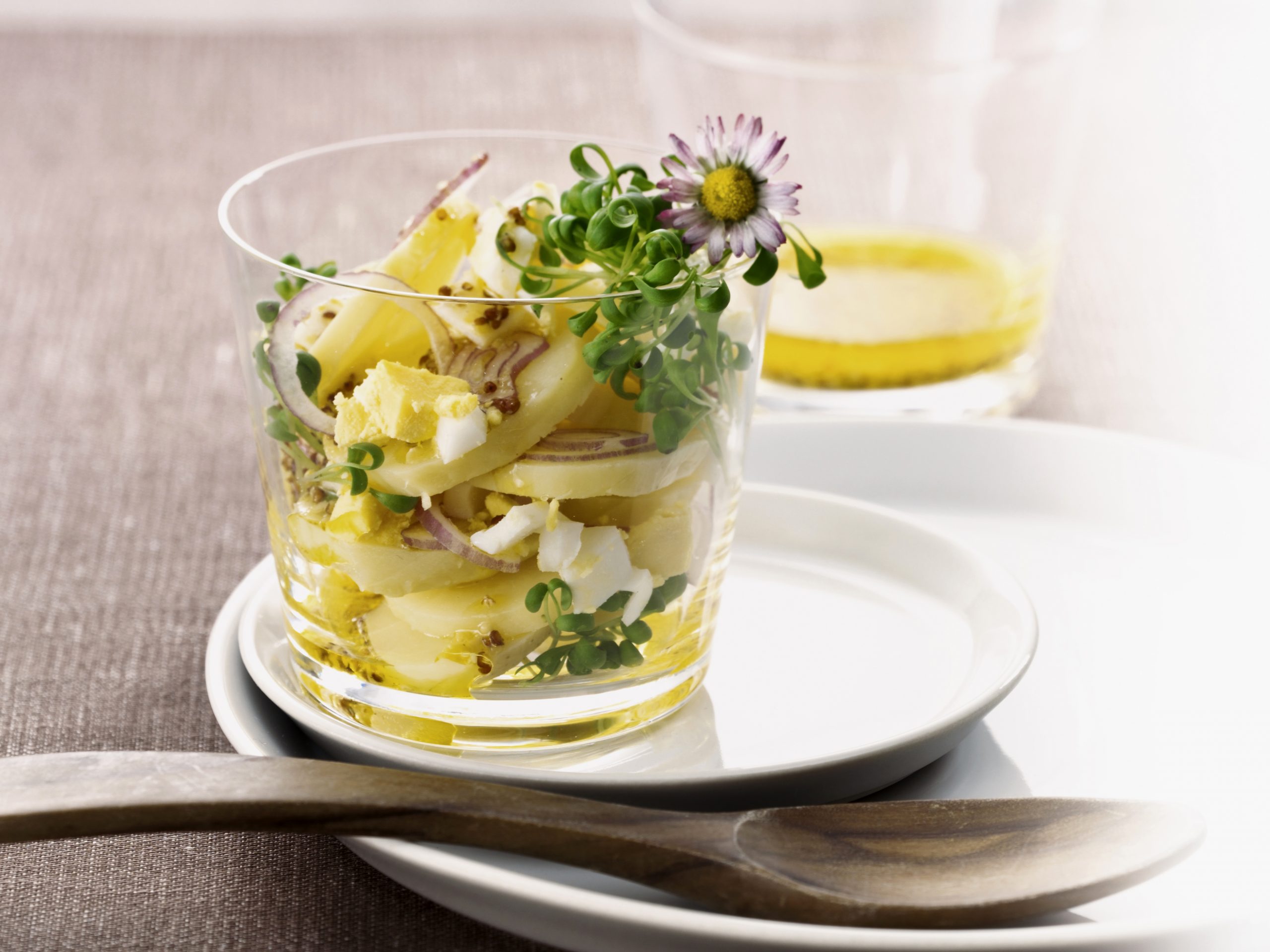 Salade de pommes de terre aux oeufs et au cresson