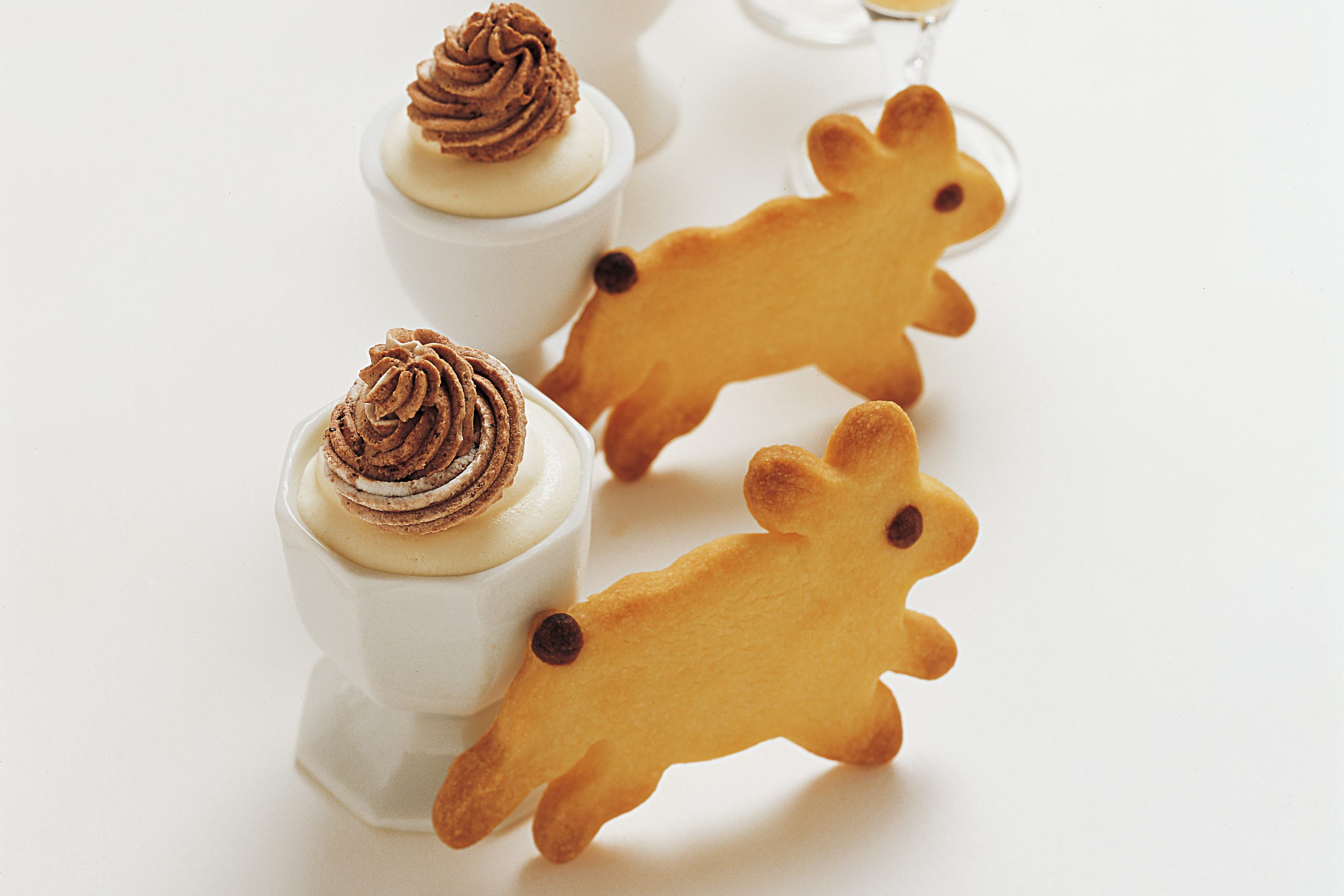 Eierlikör-Parfait mit Butterhäschen
